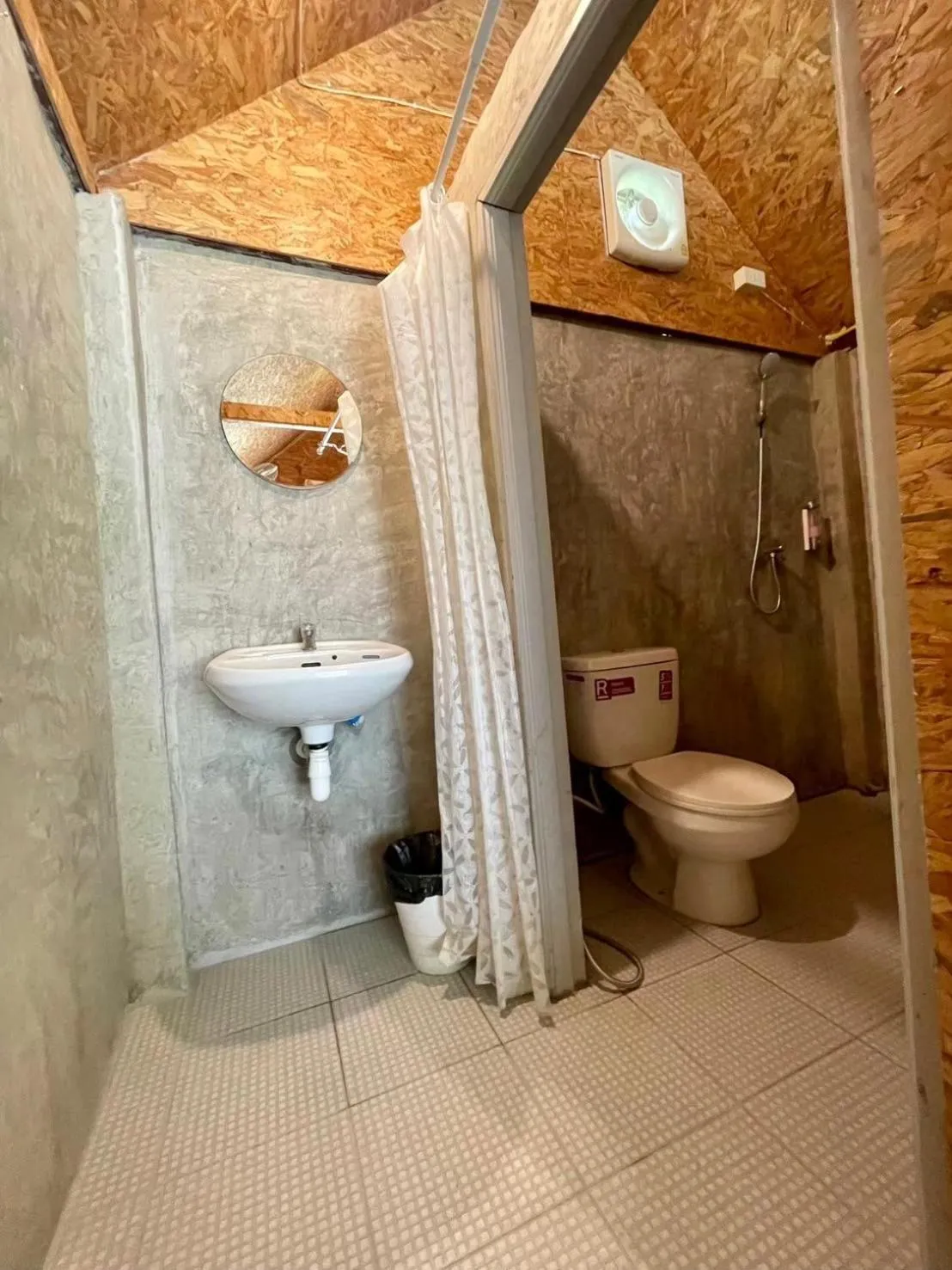 3 Pok Maewang jinxiang Gold elephant park