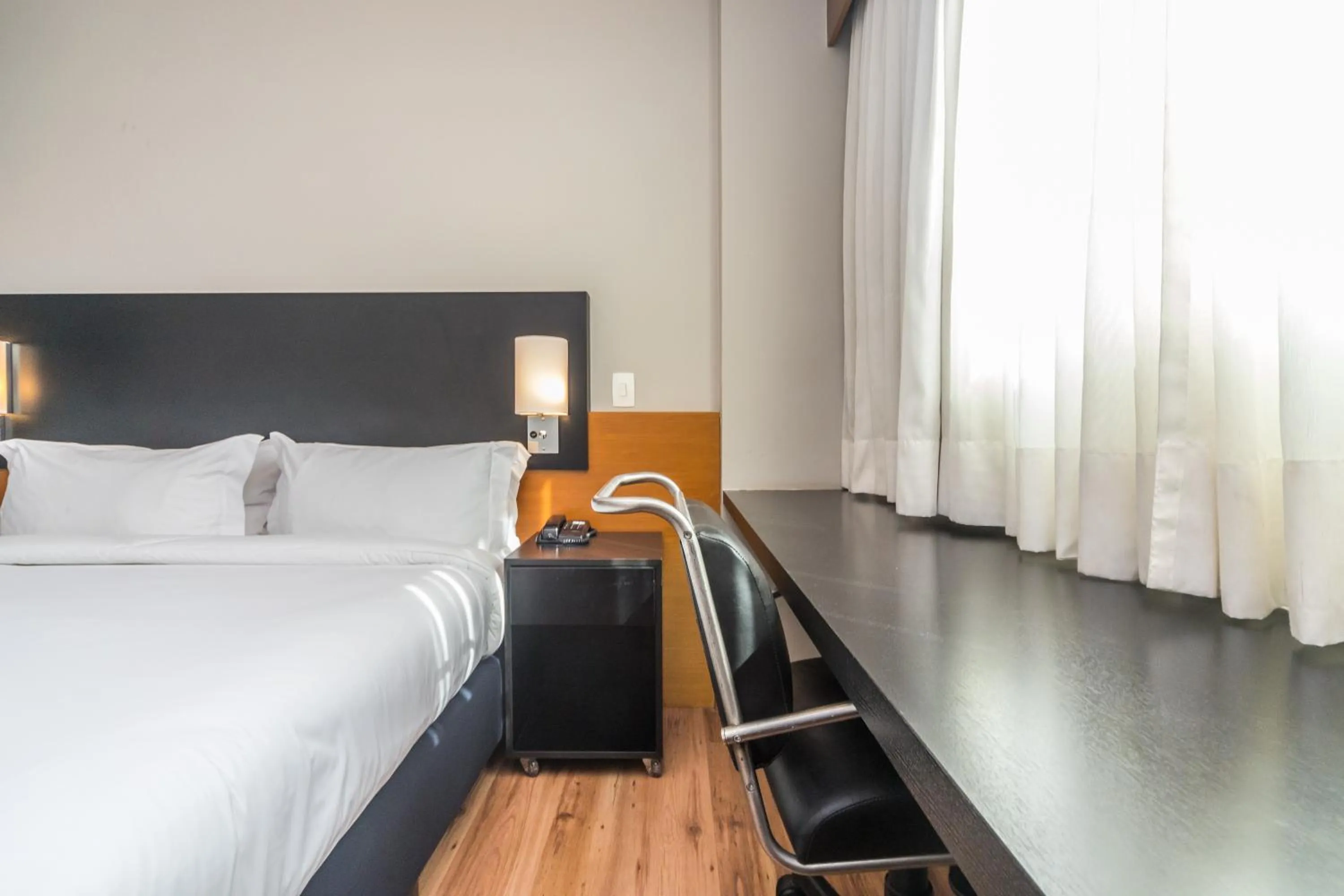 Bed in Paraíso Suítes by Charlie