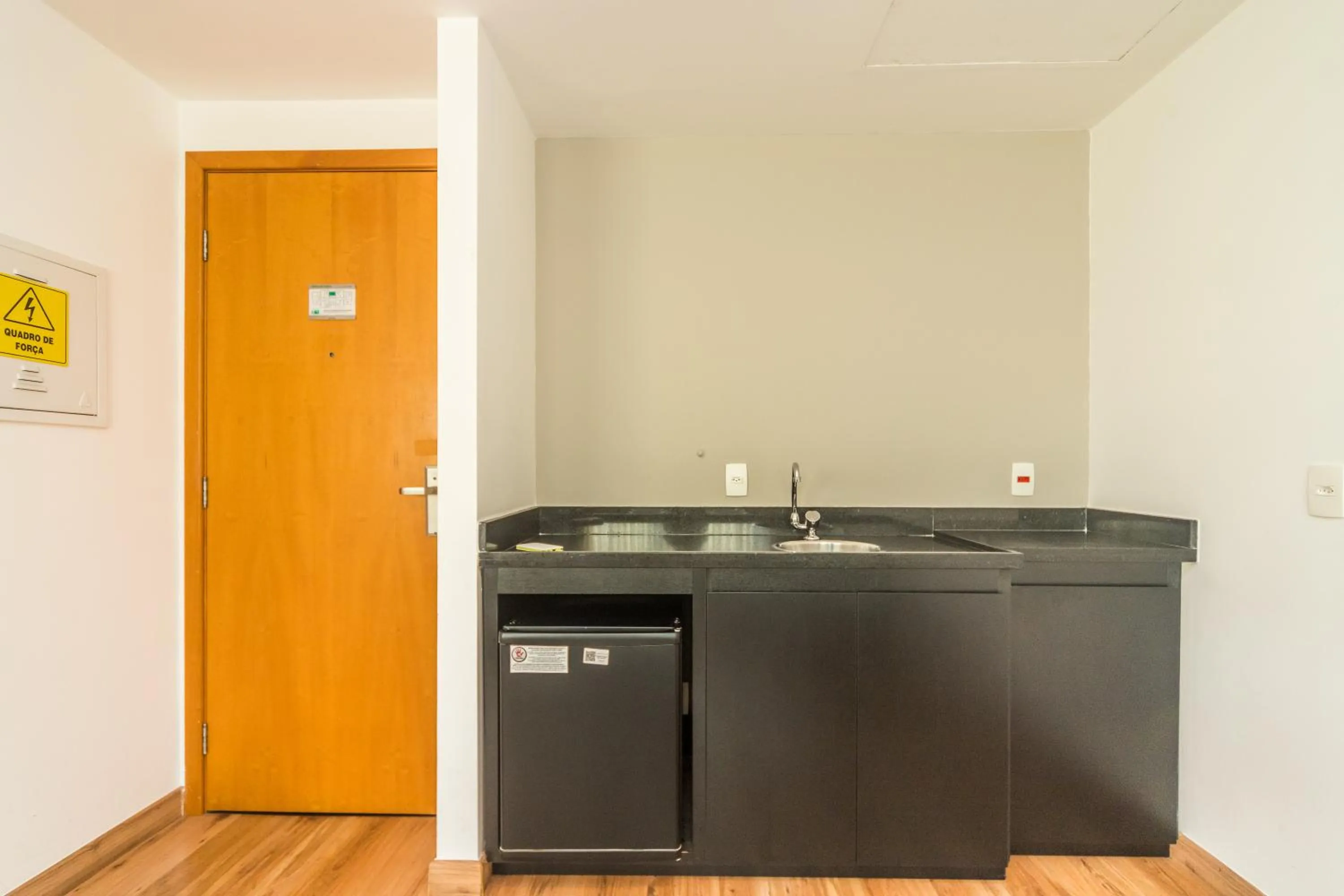 Day in Paraíso Suítes by Charlie