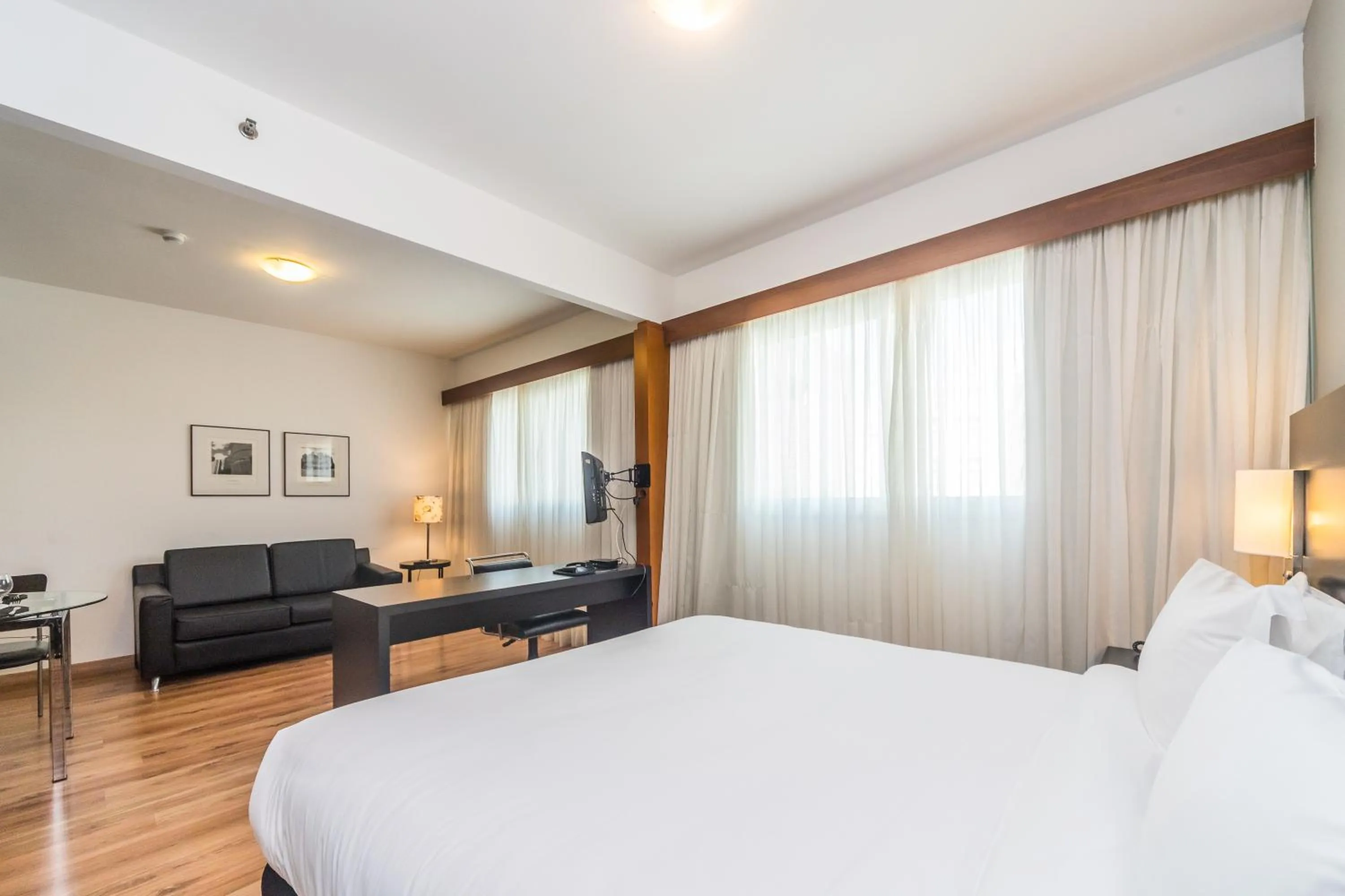 Bed in Paraíso Suítes by Charlie