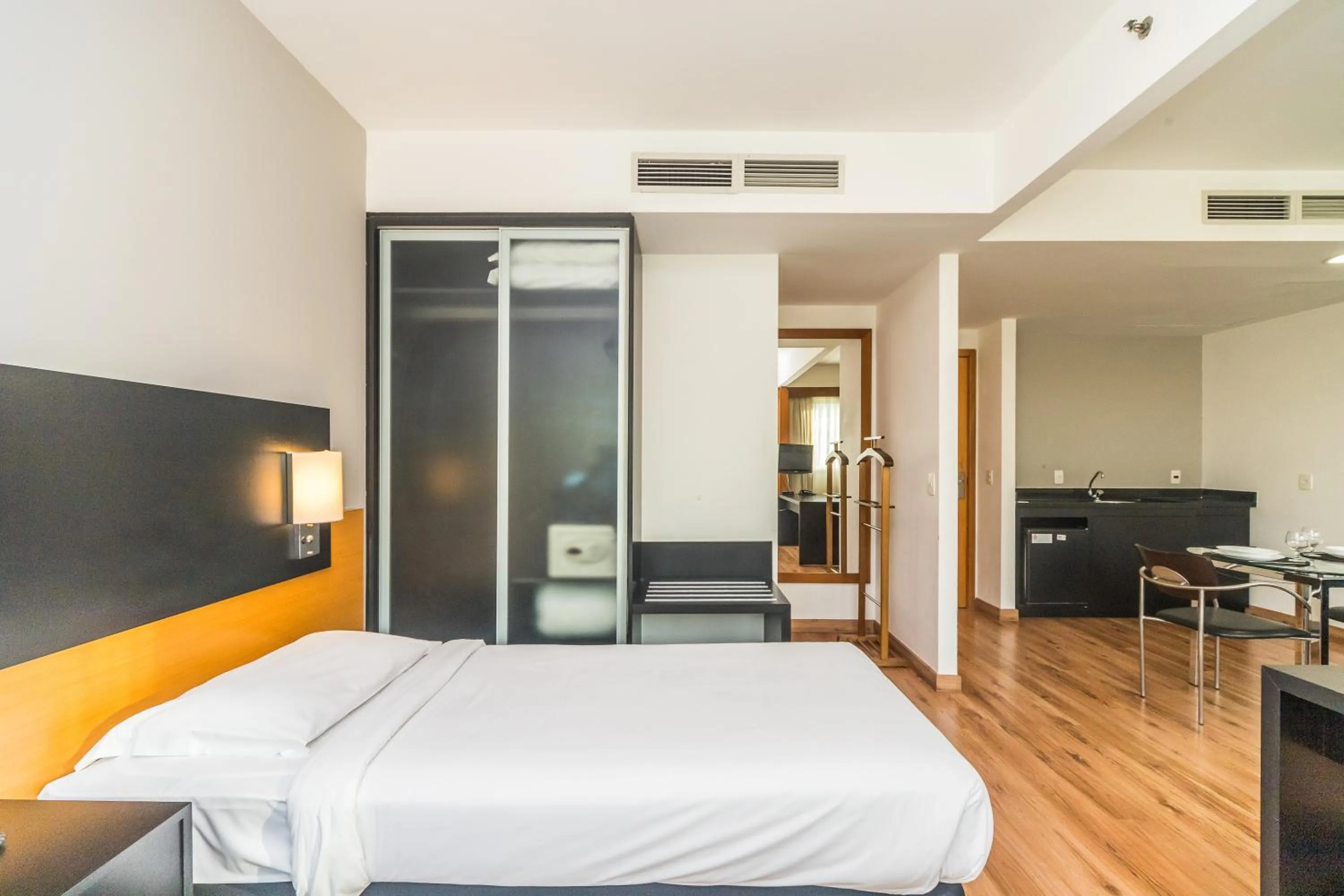 Bed in Paraíso Suítes by Charlie