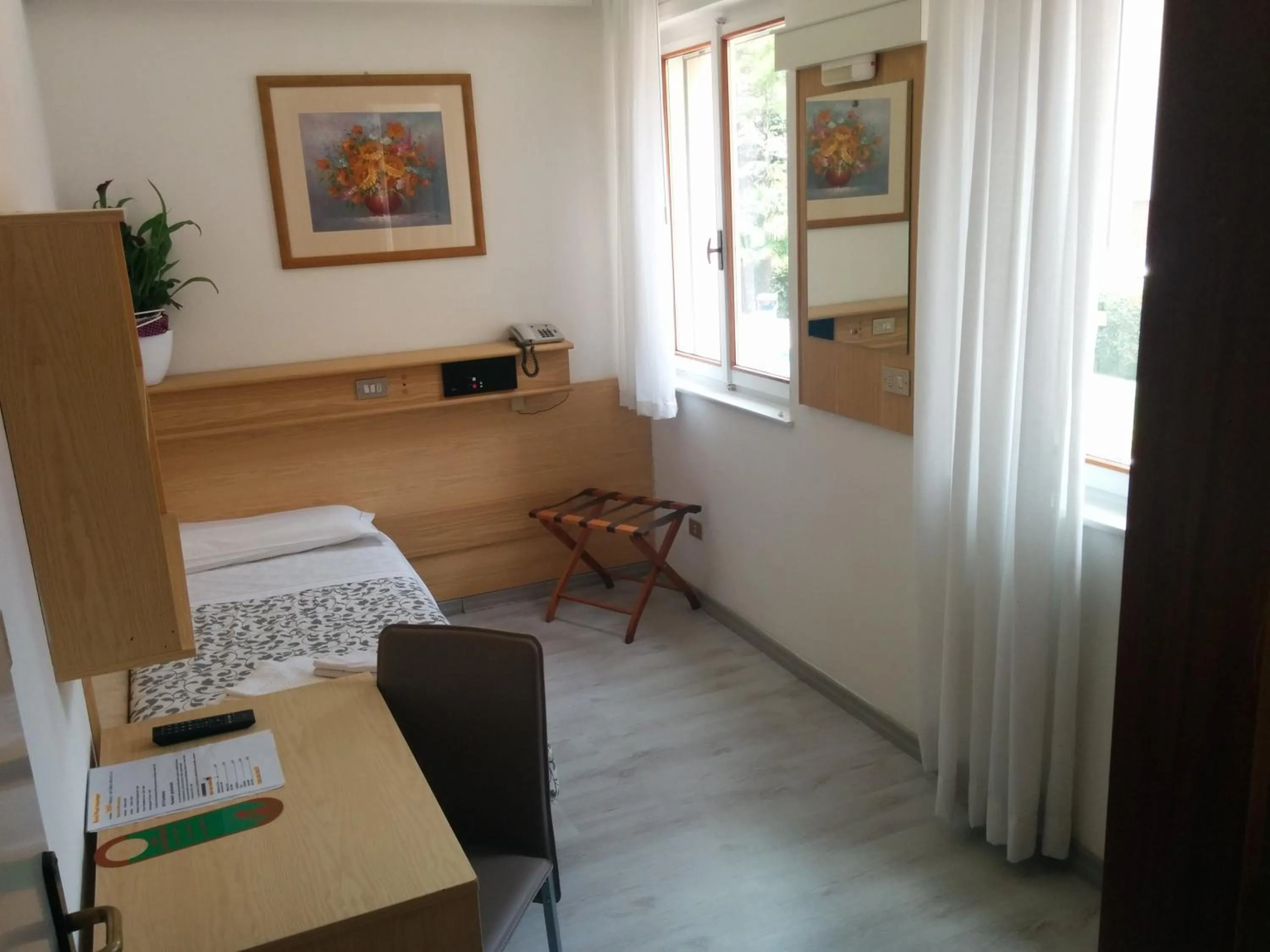 Pool view, Bed in Hotel Gardesana