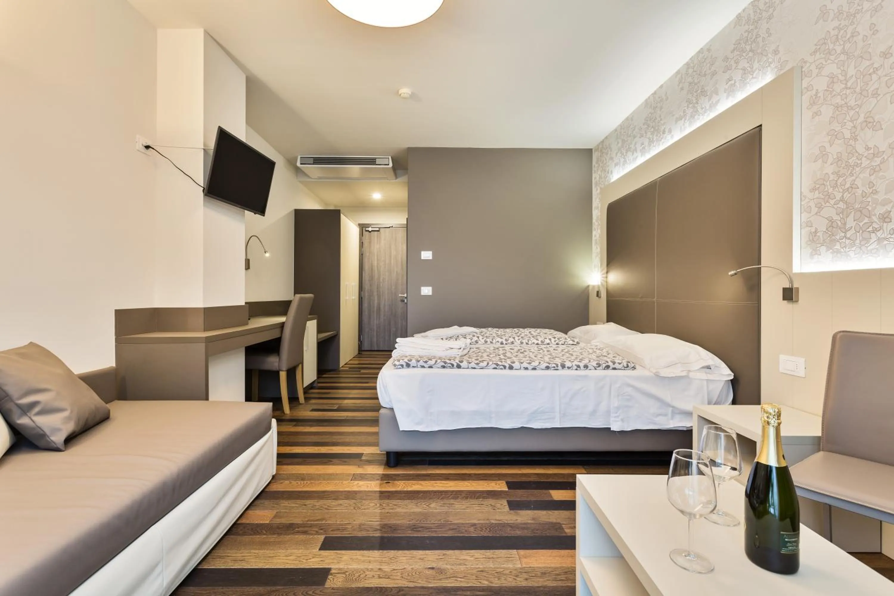 Bed in Hotel Gardesana