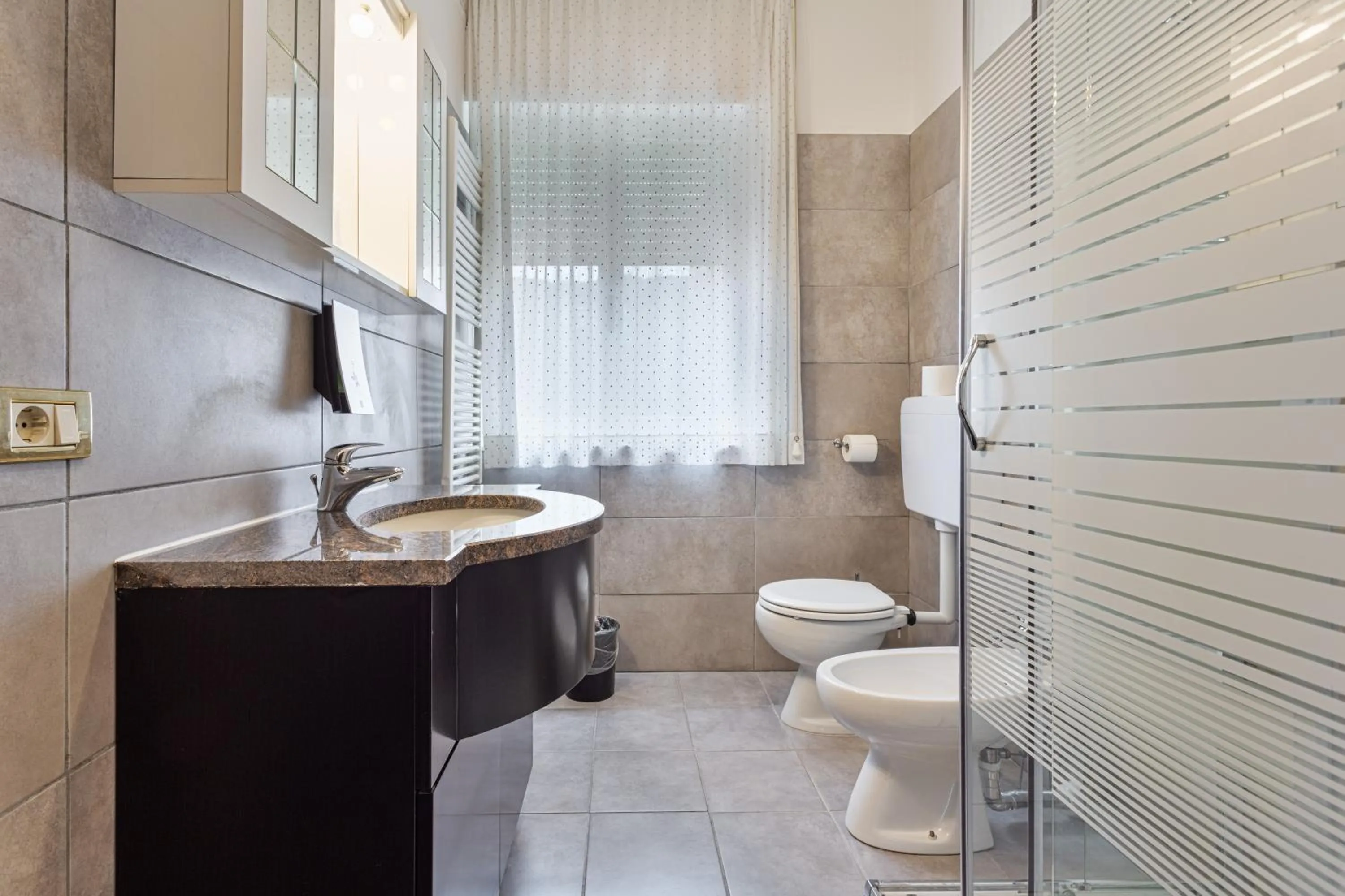 Shower in Hotel Gardesana