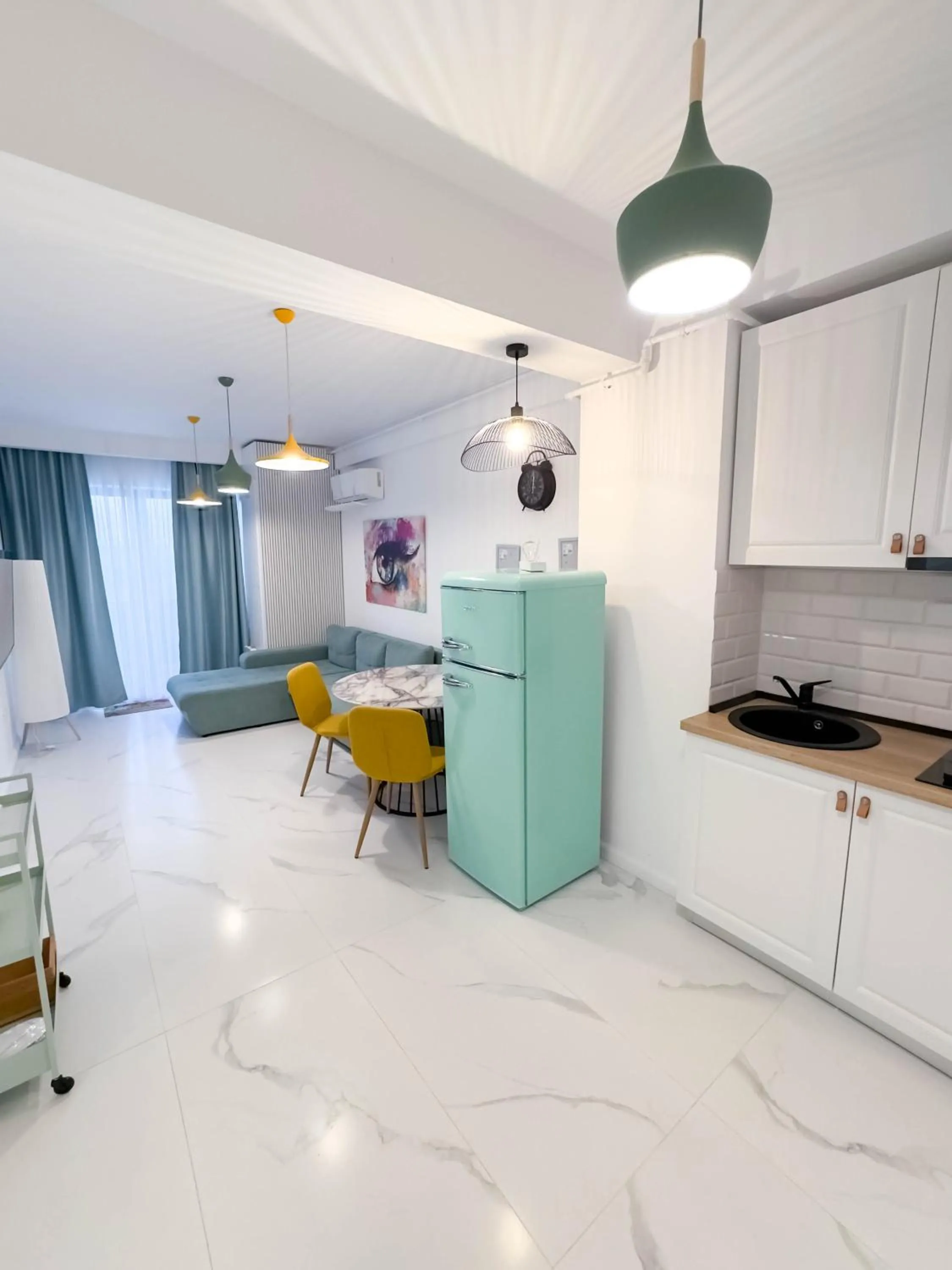 Kitchen or kitchenette in WAVE 4 Apartments Mamaia Nord