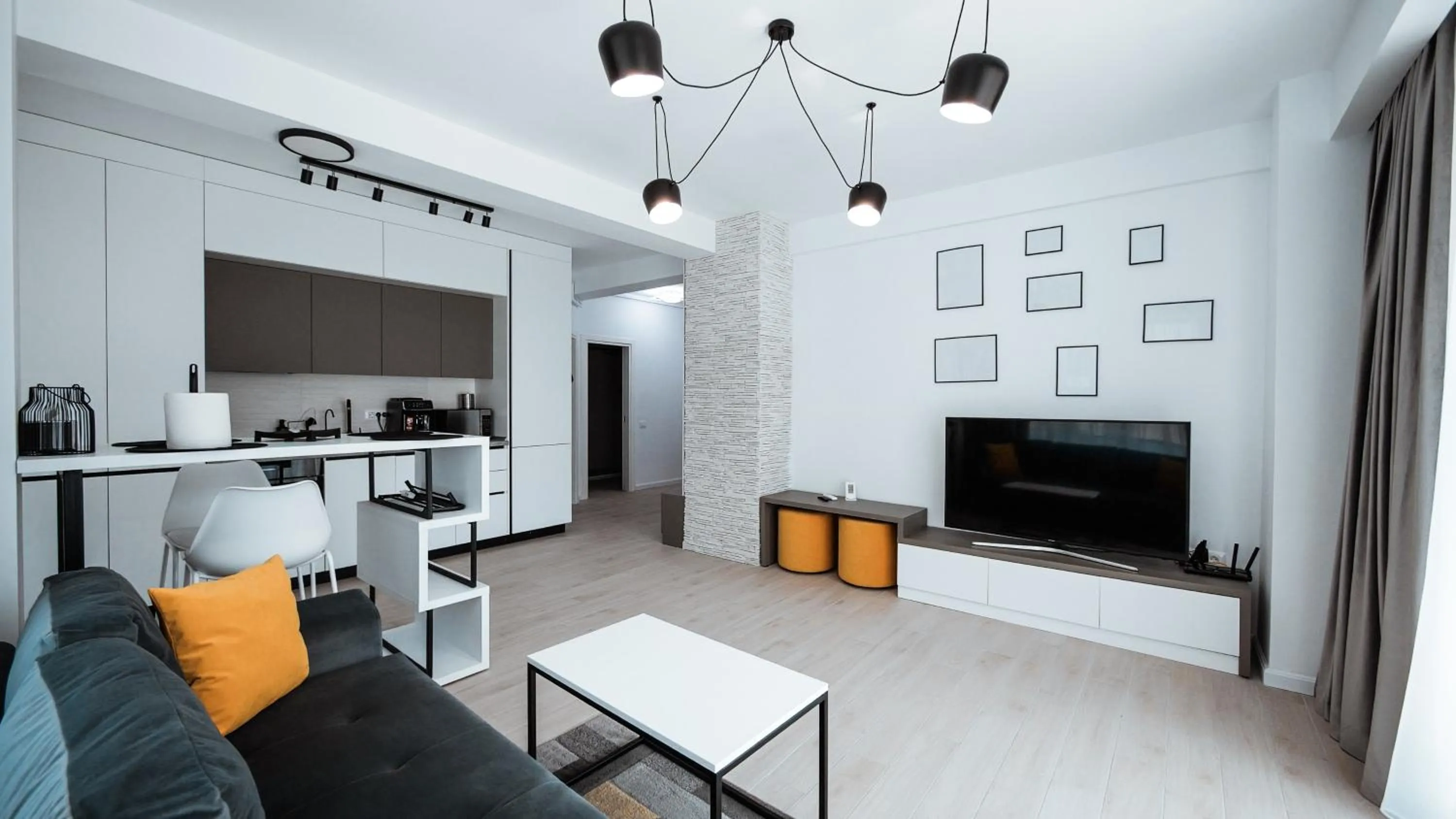 TV and multimedia in WAVE 4 Apartments Mamaia Nord