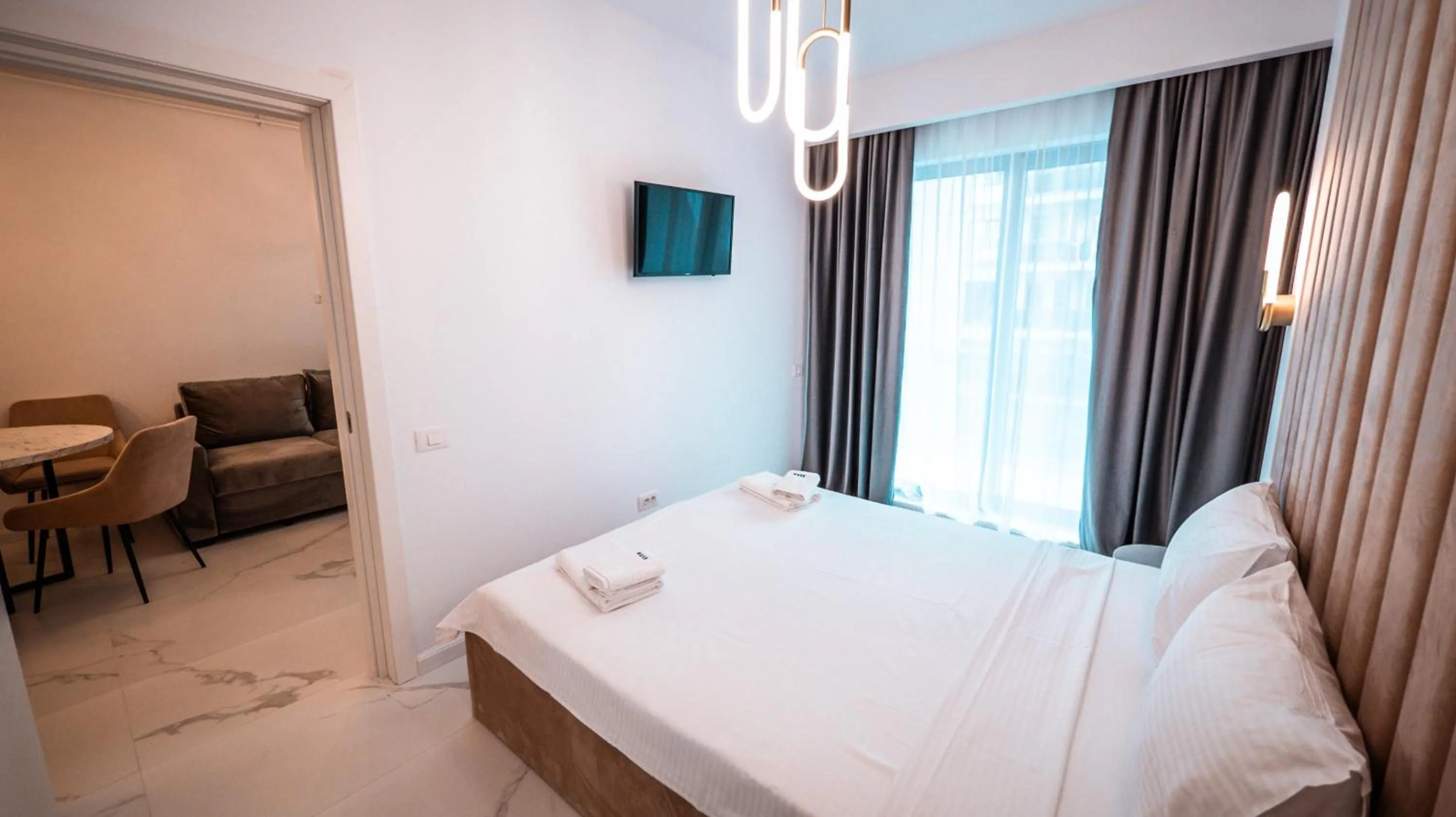 Bedroom, Bed in WAVE 4 Apartments Mamaia Nord