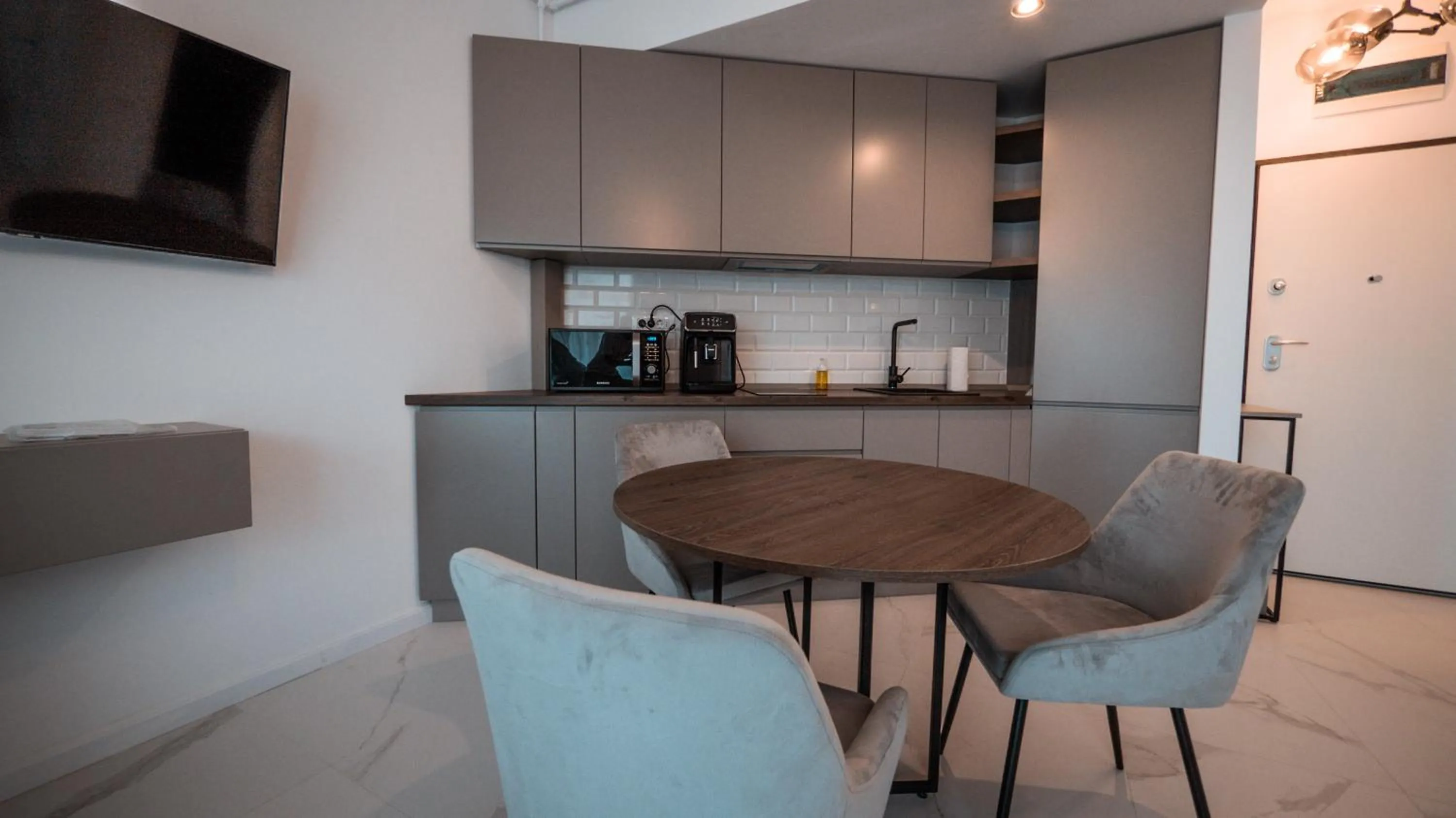 Kitchen or kitchenette in WAVE 4 Apartments Mamaia Nord