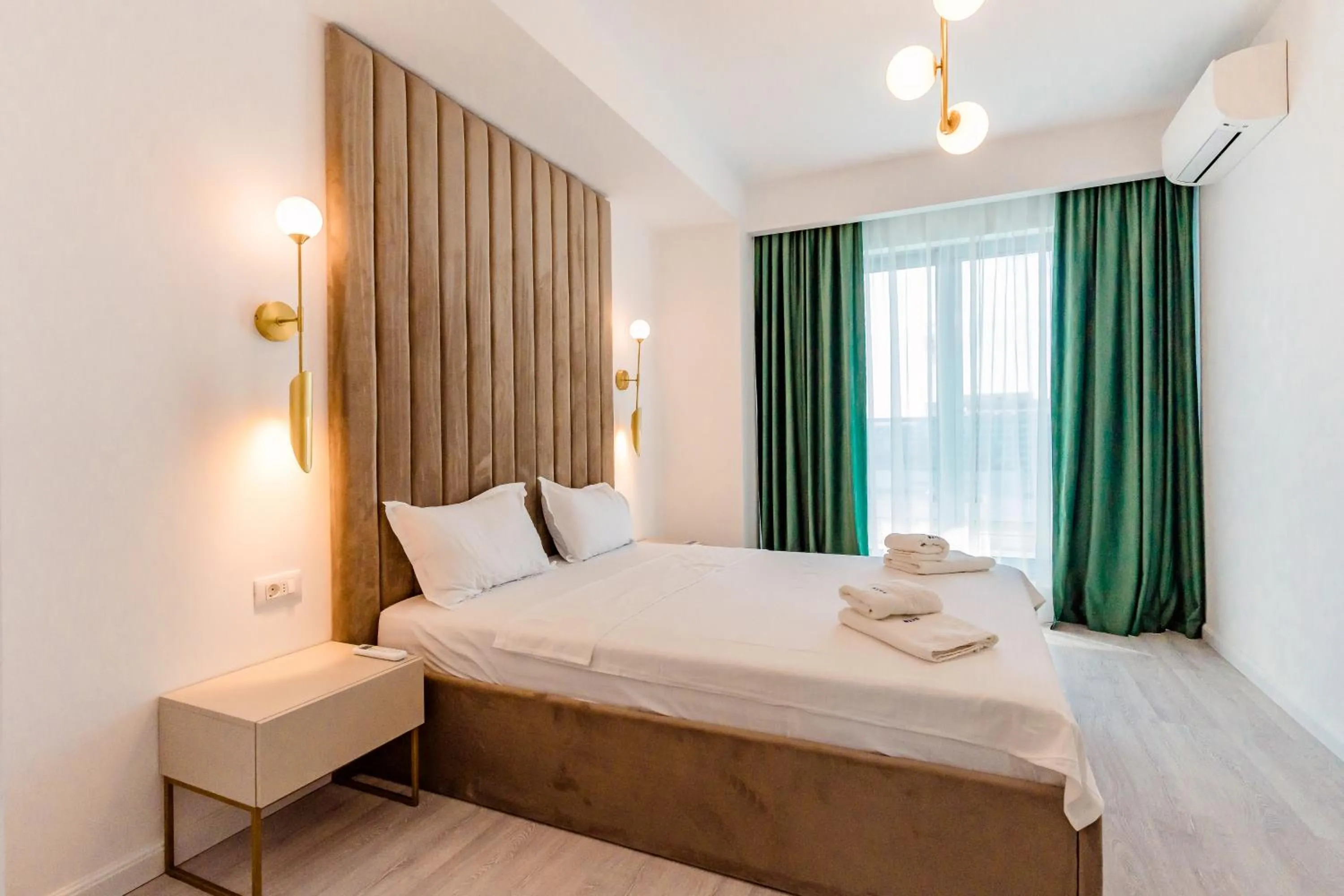 Bedroom, Bed in WAVE 4 Apartments Mamaia Nord