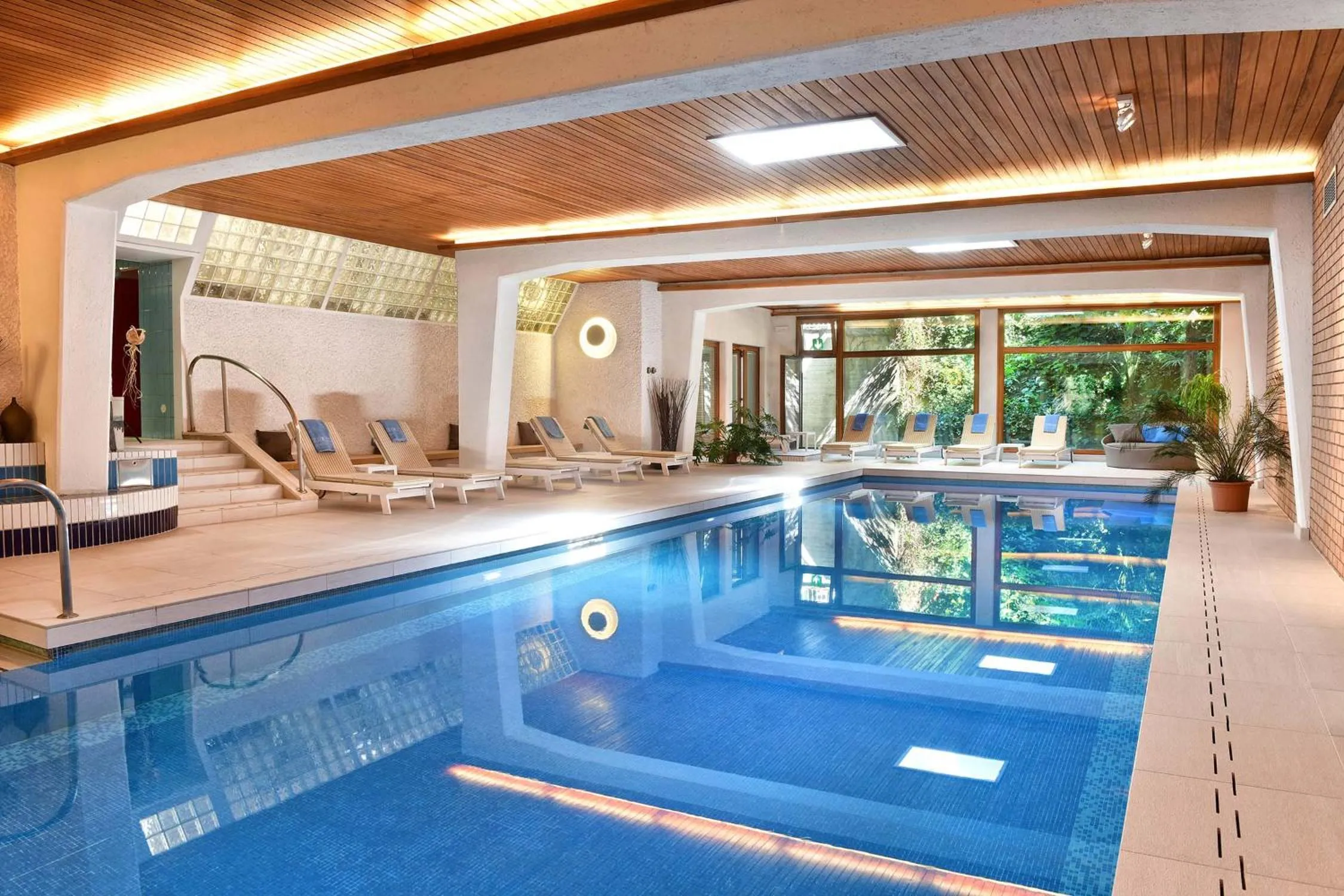 Swimming pool in Hotel Juliane