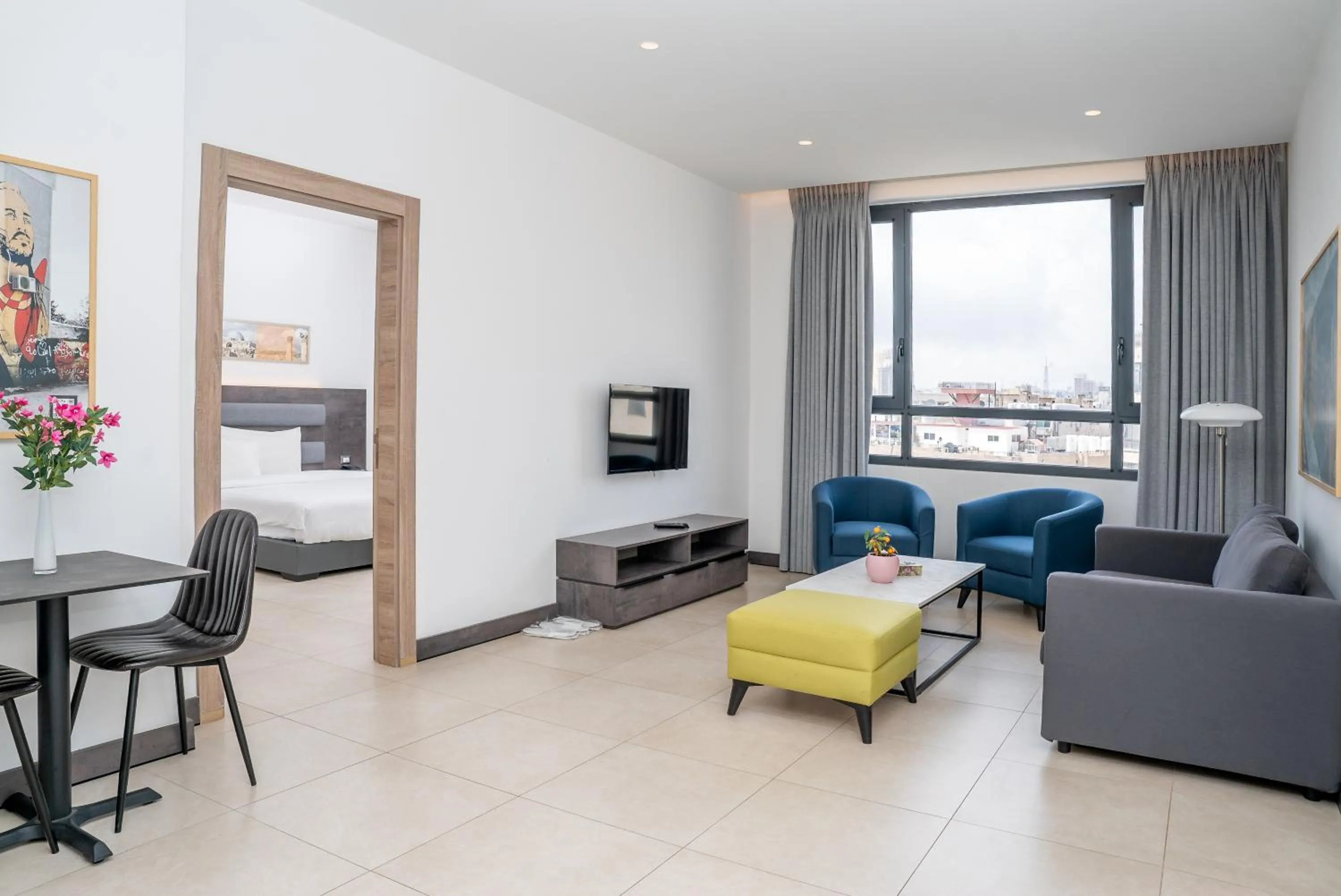 TV and multimedia in Liv Weibdeh Hotel Suites