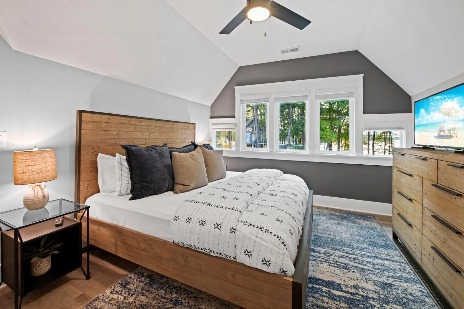 Bed in Hanesbee Escape