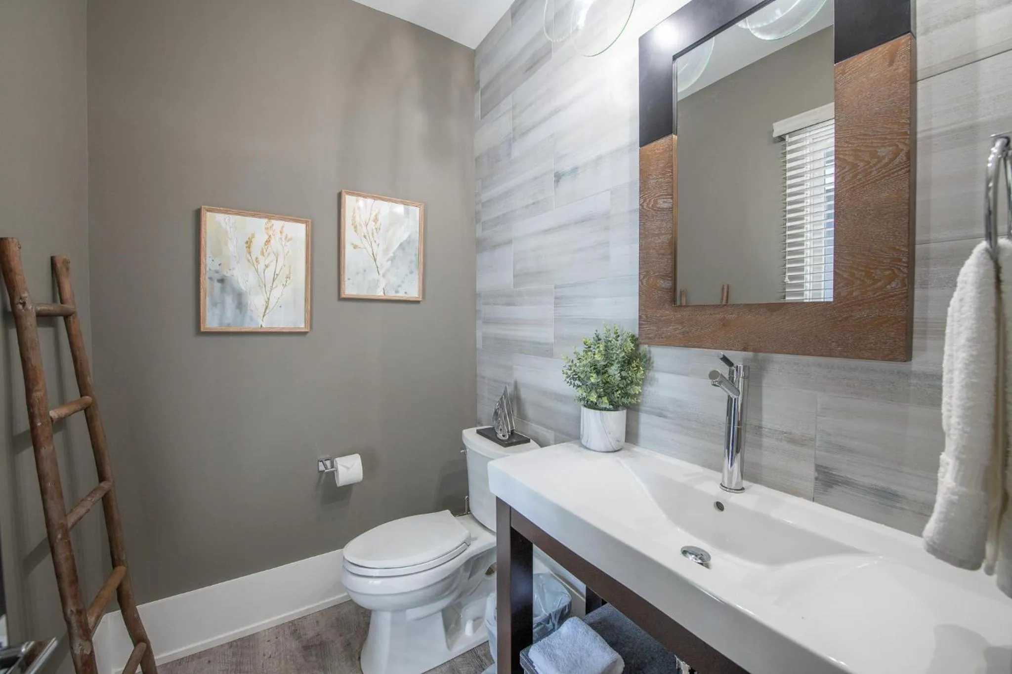 Sterling on Strawpocket