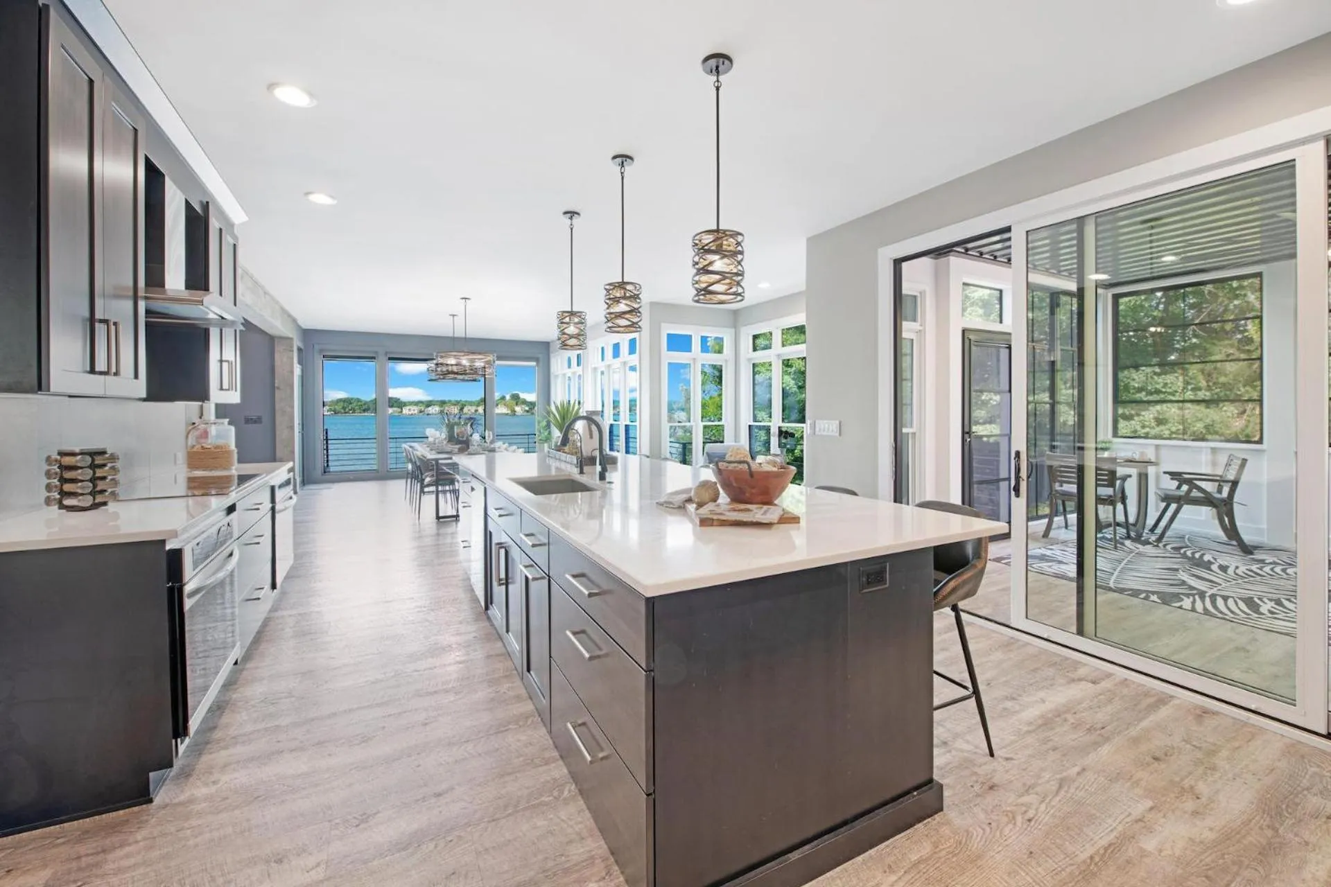 Sterling on Strawpocket