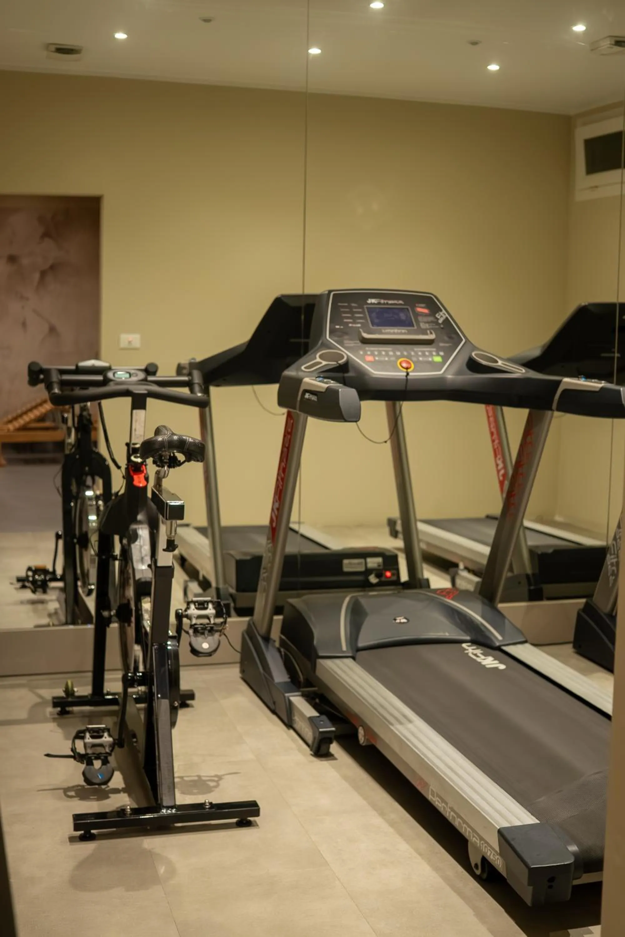 Fitness centre/facilities in Best Quality Hotel La Darsena