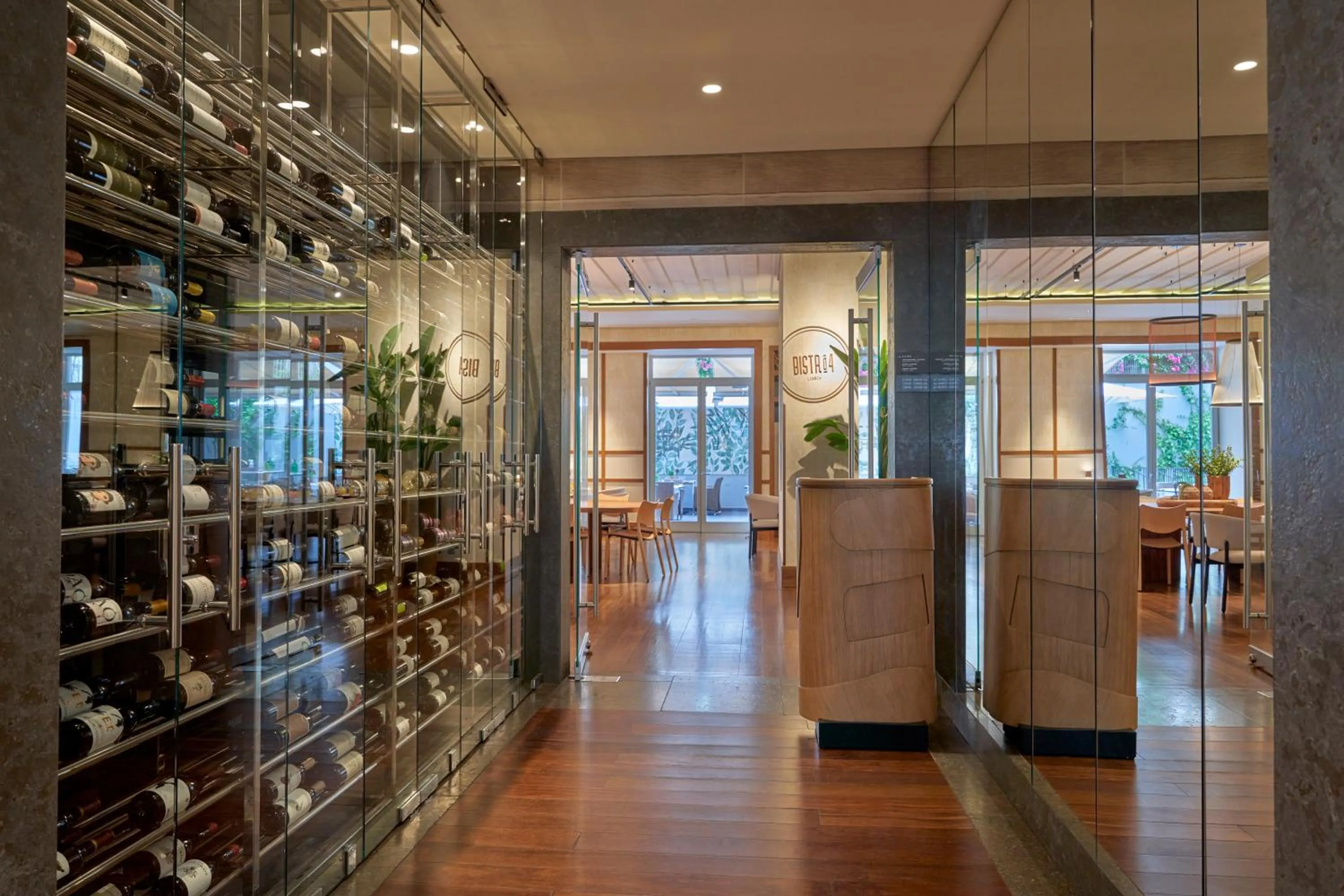 Restaurant/places to eat in PortoBay Liberdade