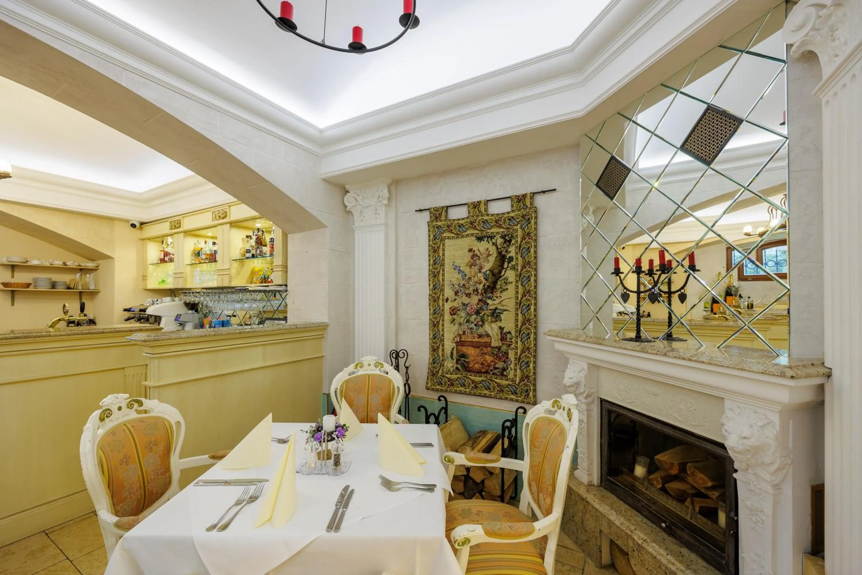 Restaurant/places to eat in Hotel U Zámečku Cihelny