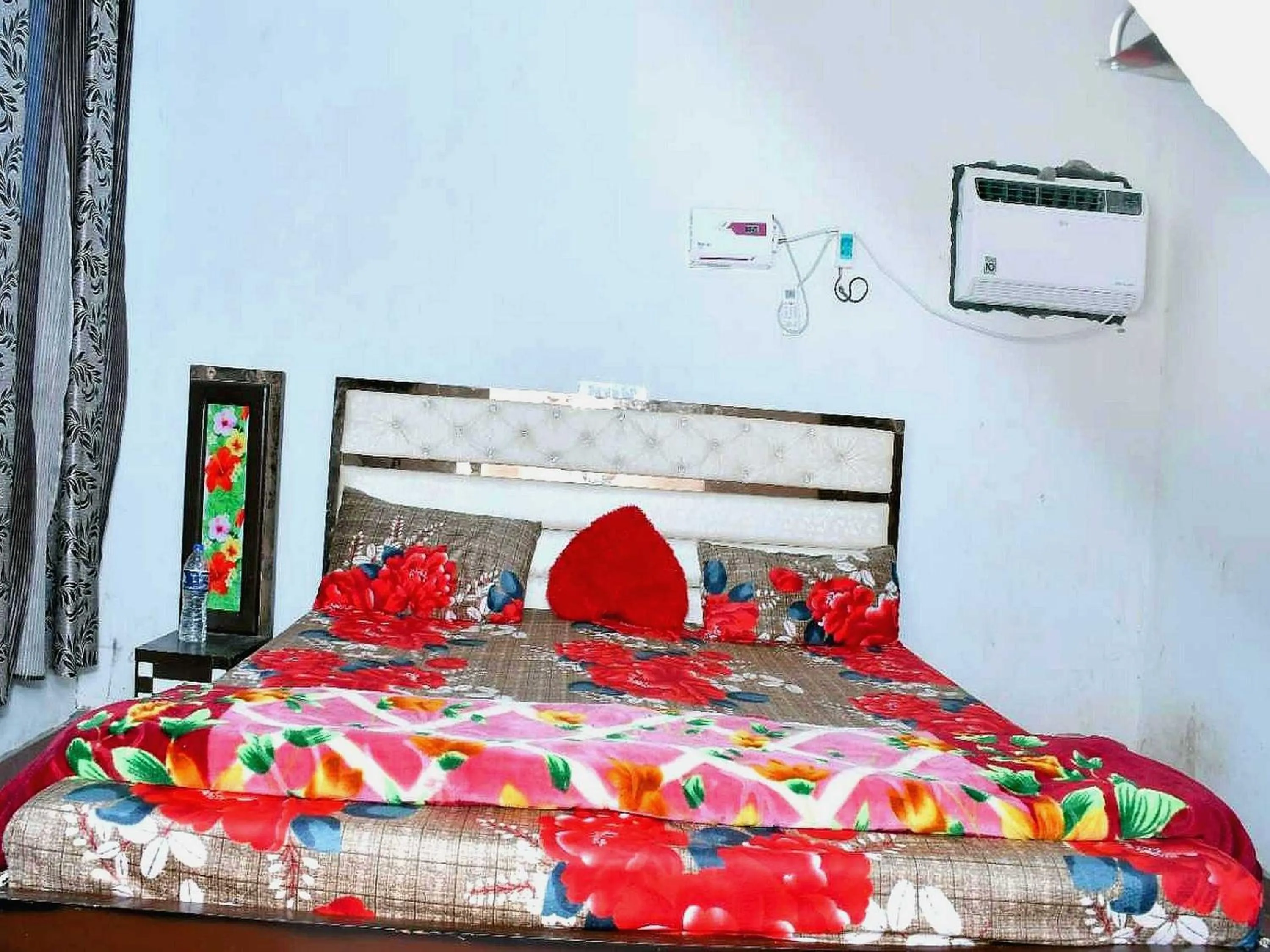 Bedroom, Bed in SPOT ON Harsh Hotel