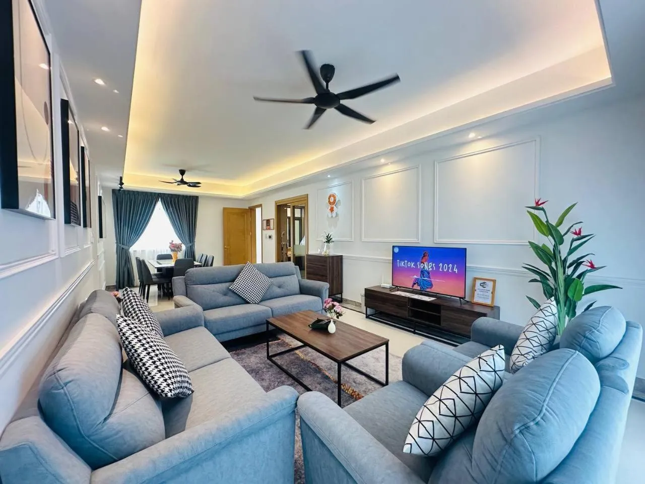 R&F PRINCESS COVE by ANJU