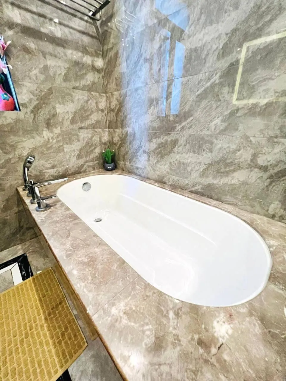 R&F PRINCESS COVE by ANJU