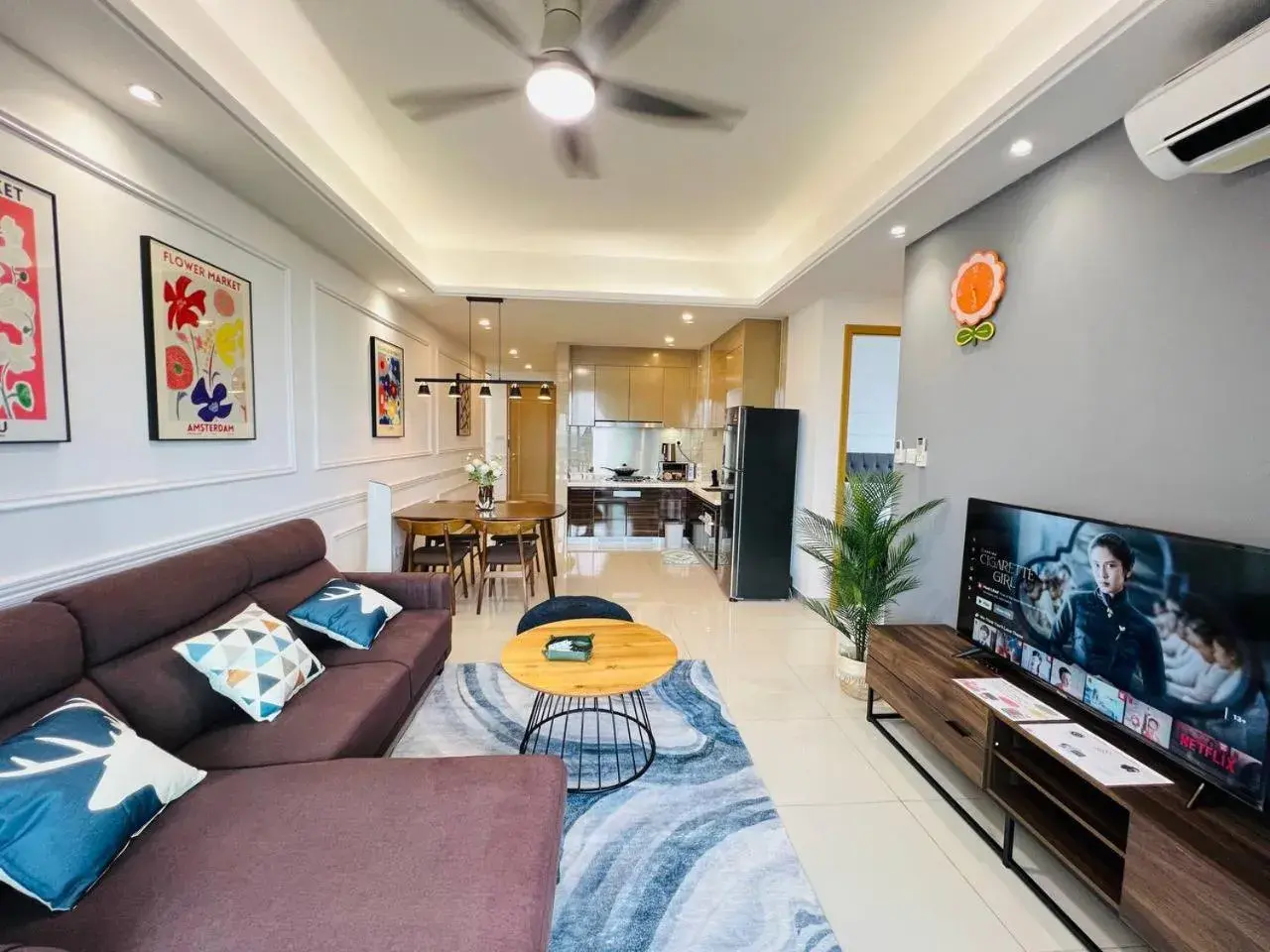 Queen Room with Balcony in R&F PRINCESS COVE by ANJU Queen Room with Balcony in R&F PRINCESS COVE by ANJU