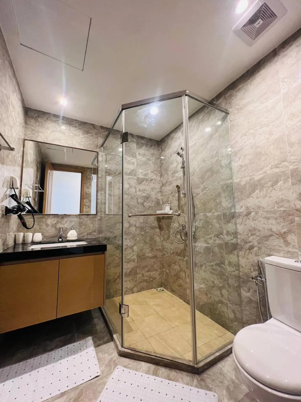 R&F PRINCESS COVE by ANJU