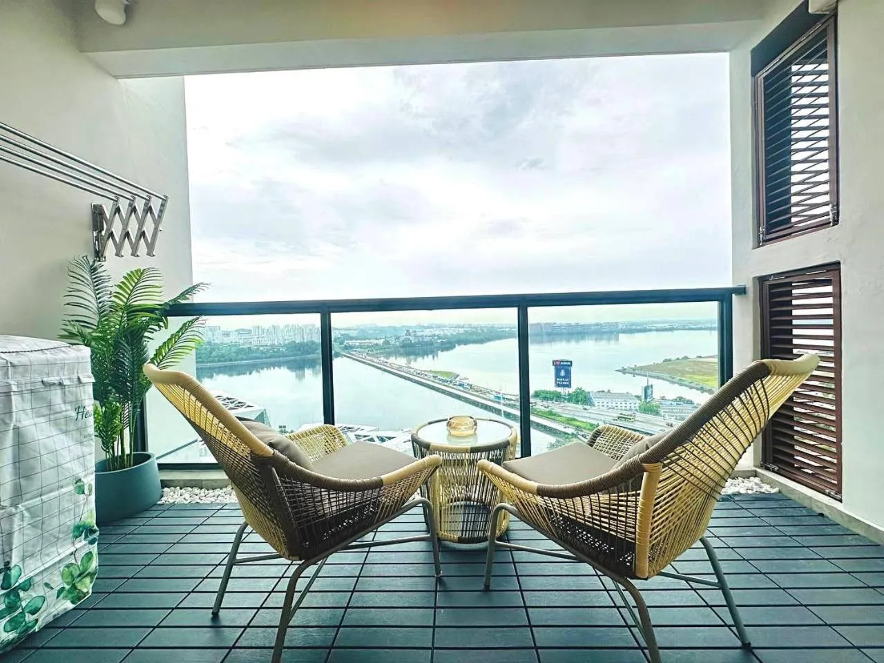 R&F PRINCESS COVE by ANJU