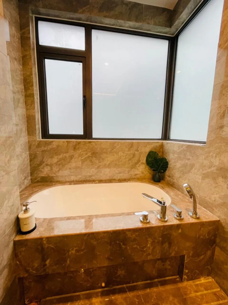 R&F PRINCESS COVE by ANJU