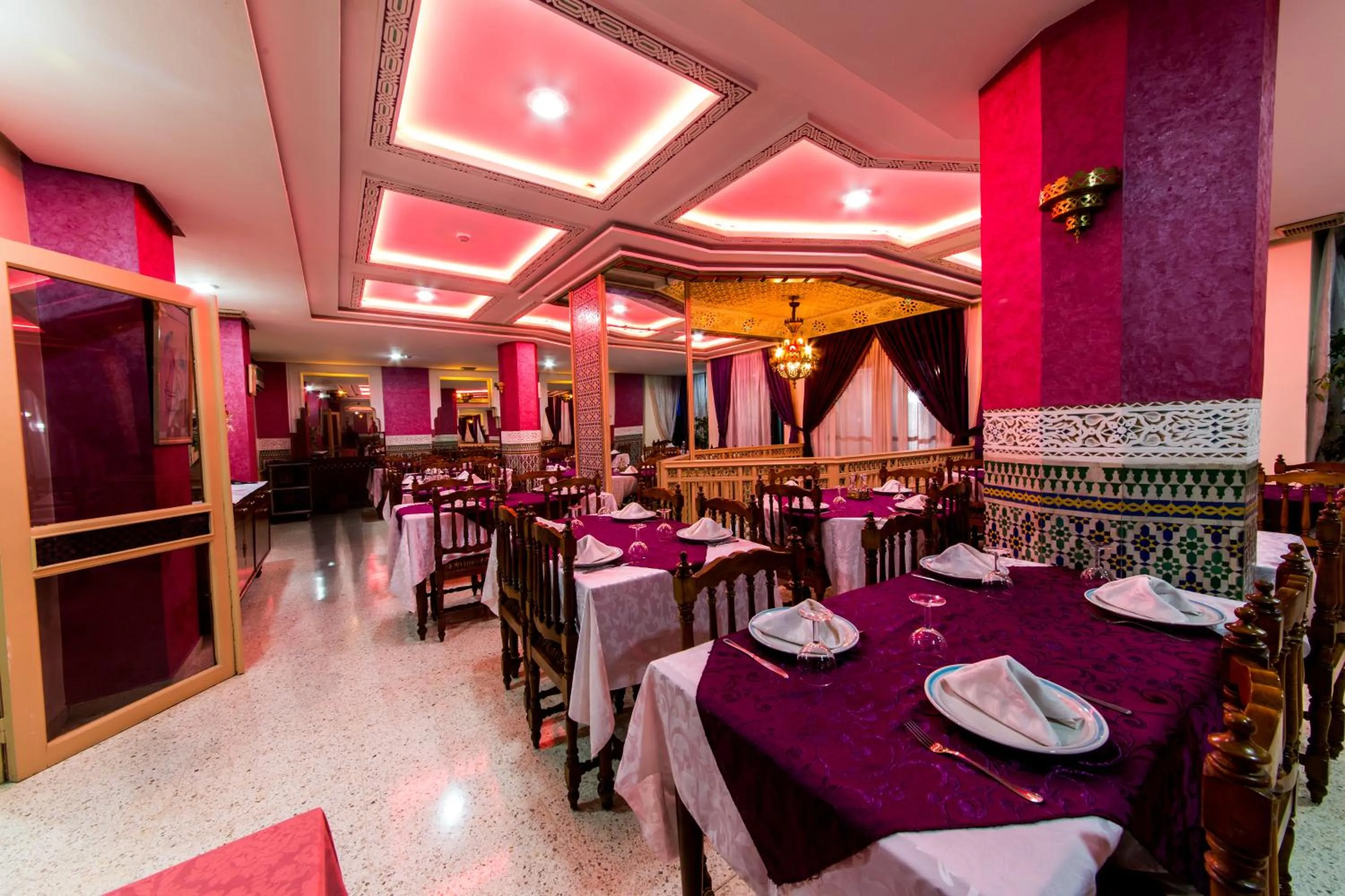 Restaurant/places to eat in Hotel Akouas