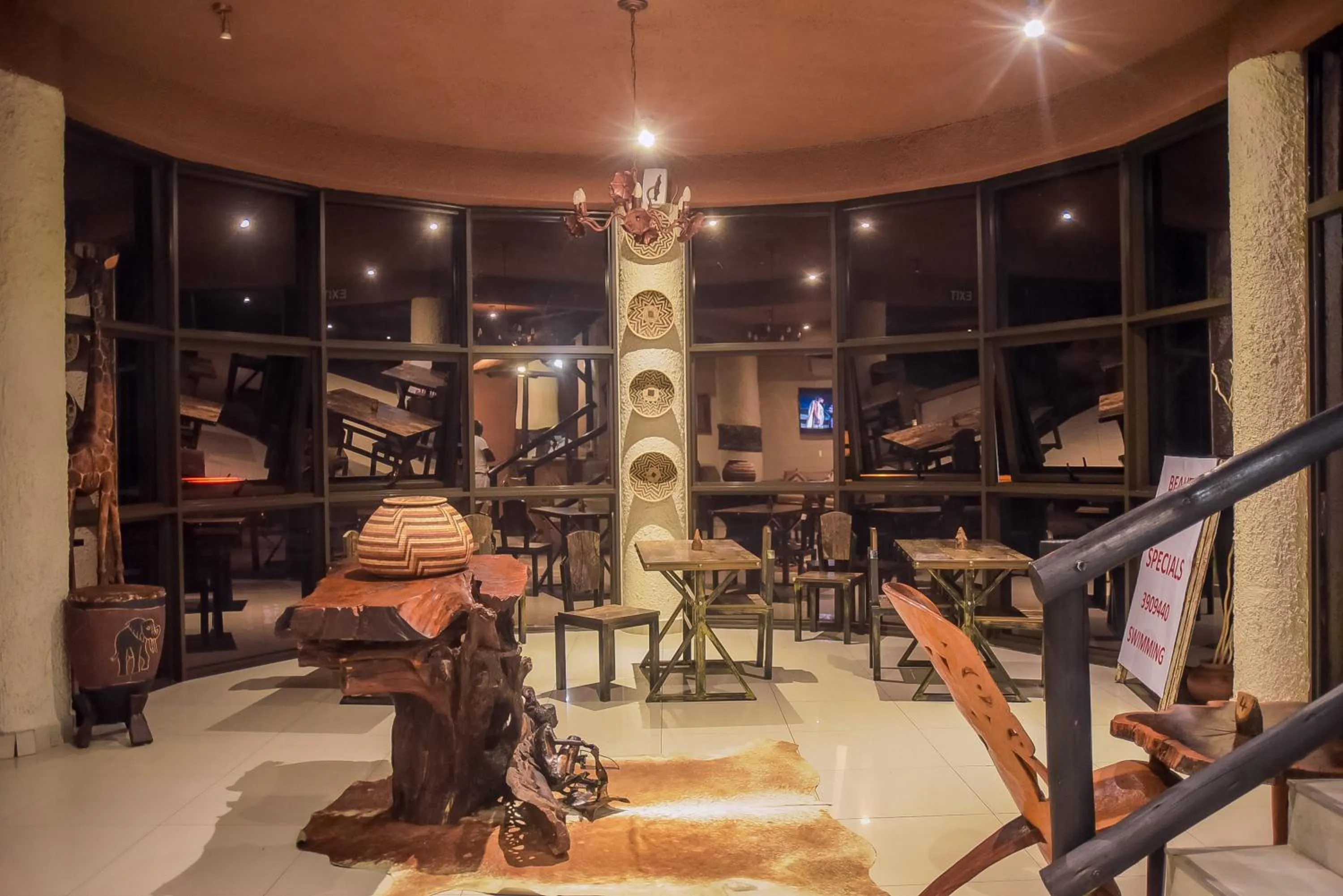 Restaurant/places to eat in African Home Hotel