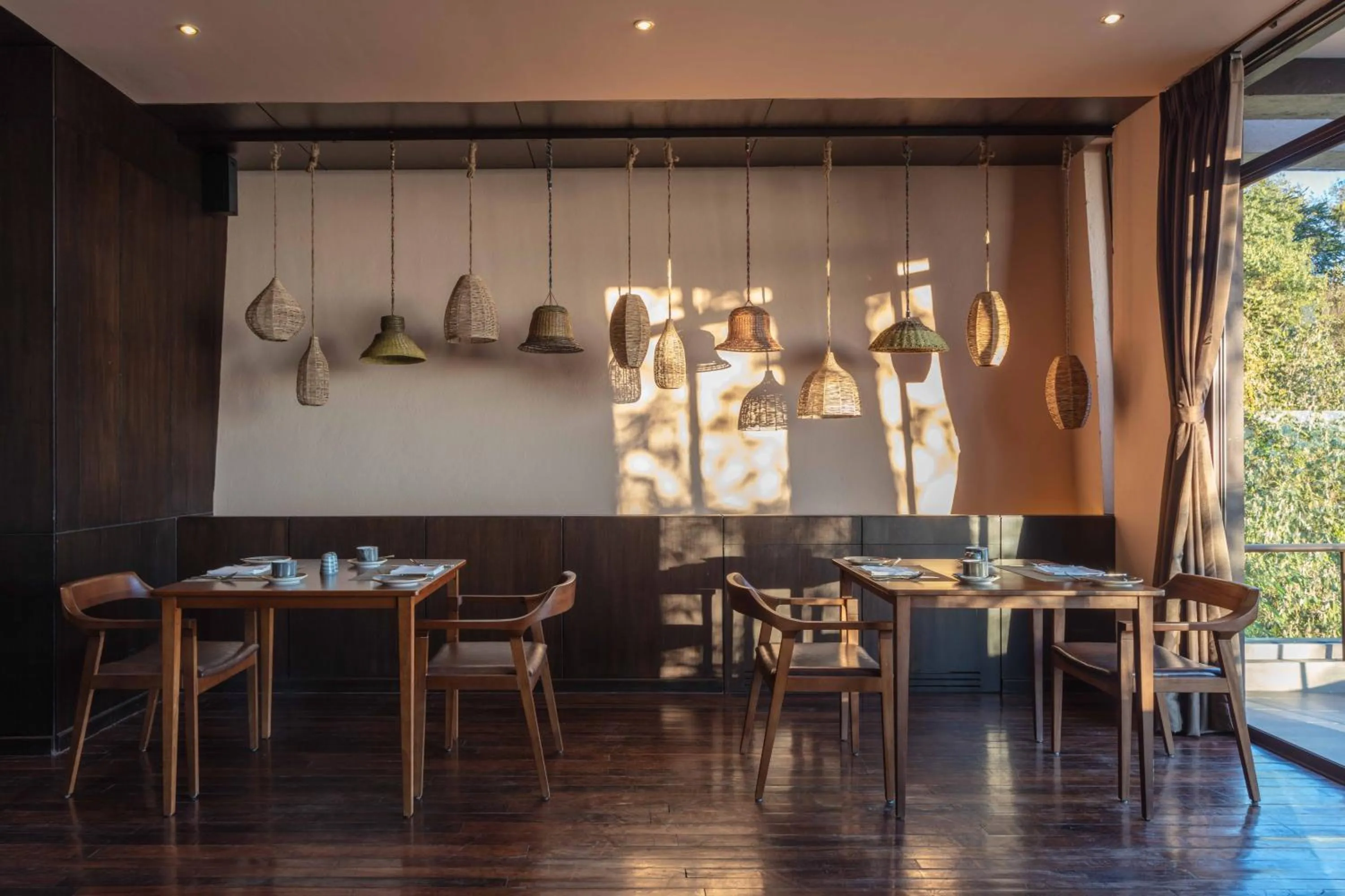 Restaurant/places to eat in Kavya Himalayas