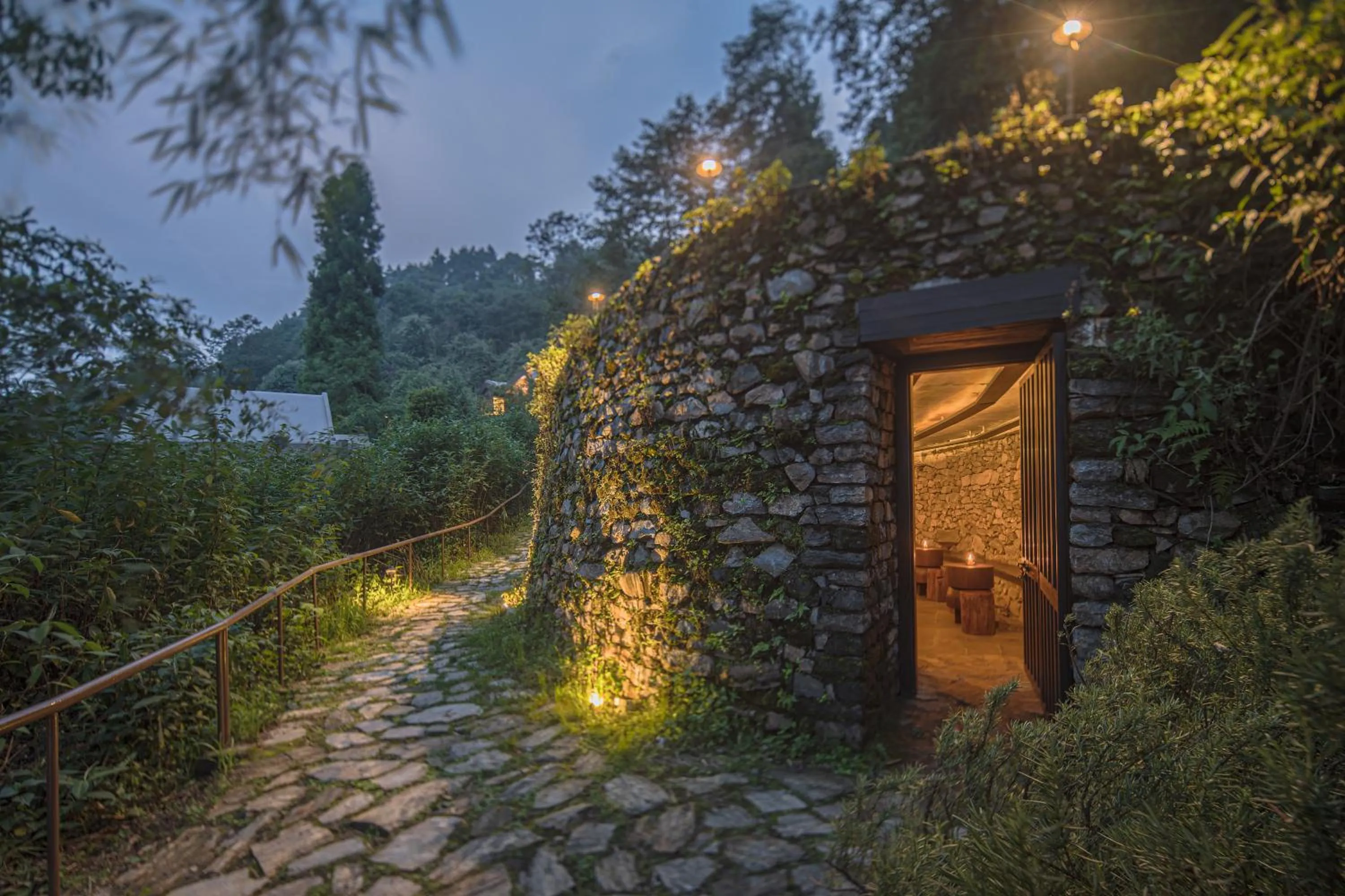 Restaurant/places to eat in Kavya Himalayas