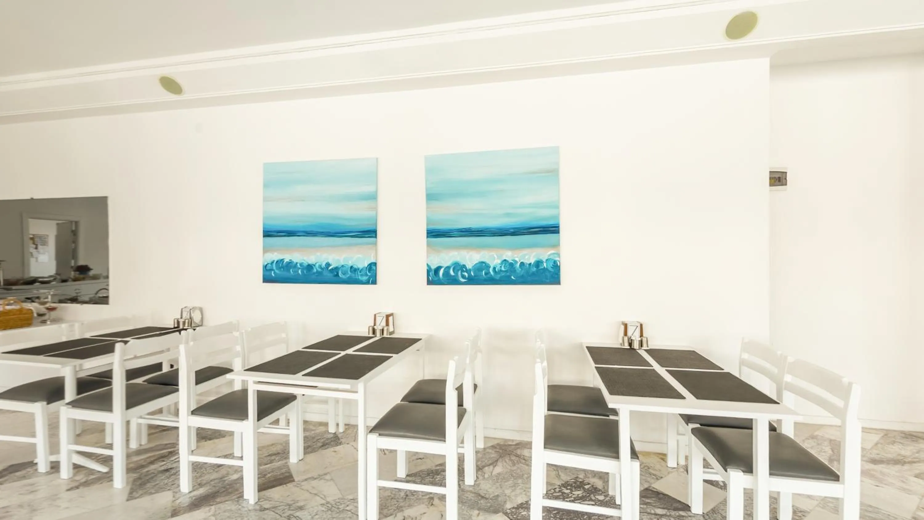 Restaurant/places to eat in Z OTEL