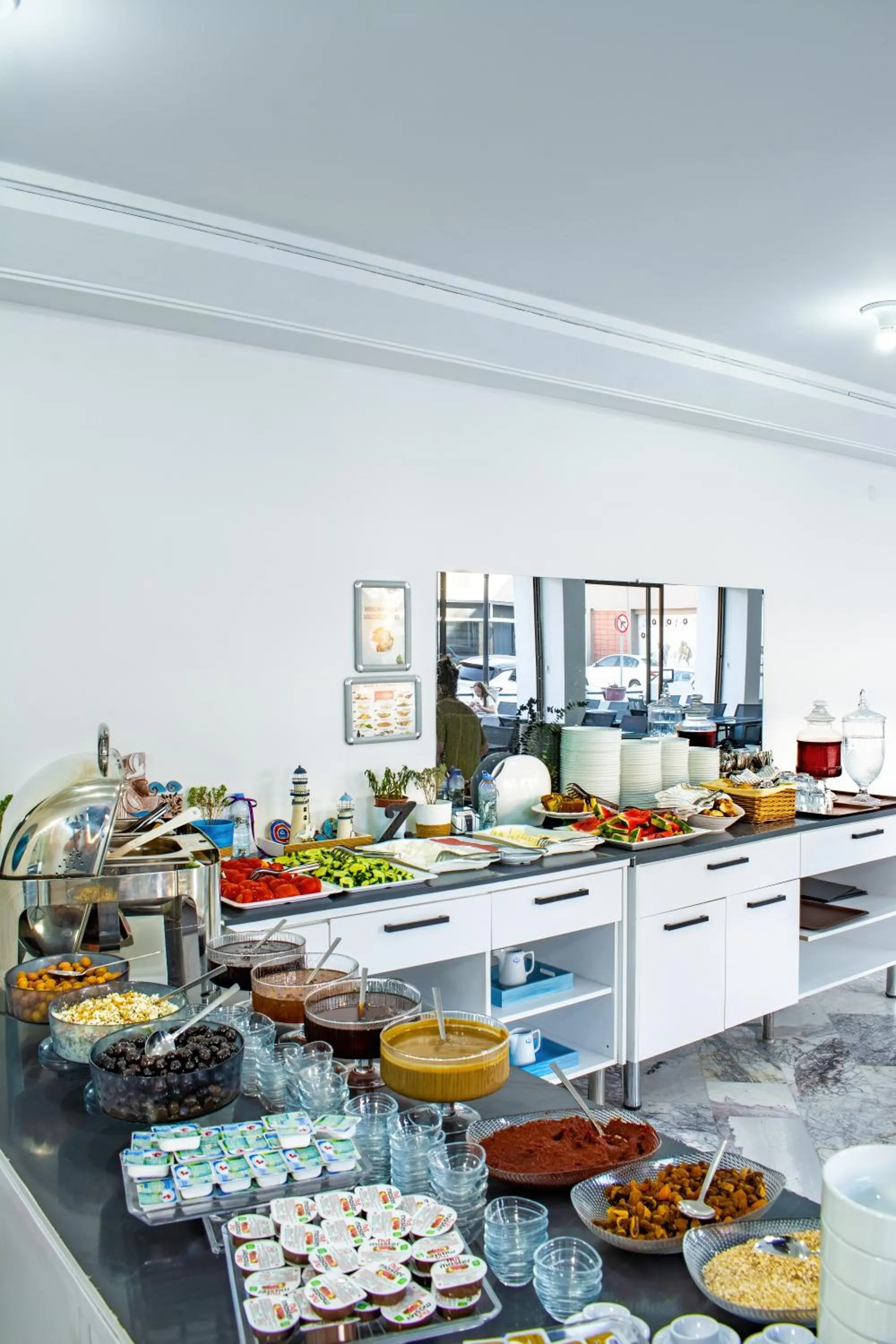 Restaurant/places to eat in Z OTEL