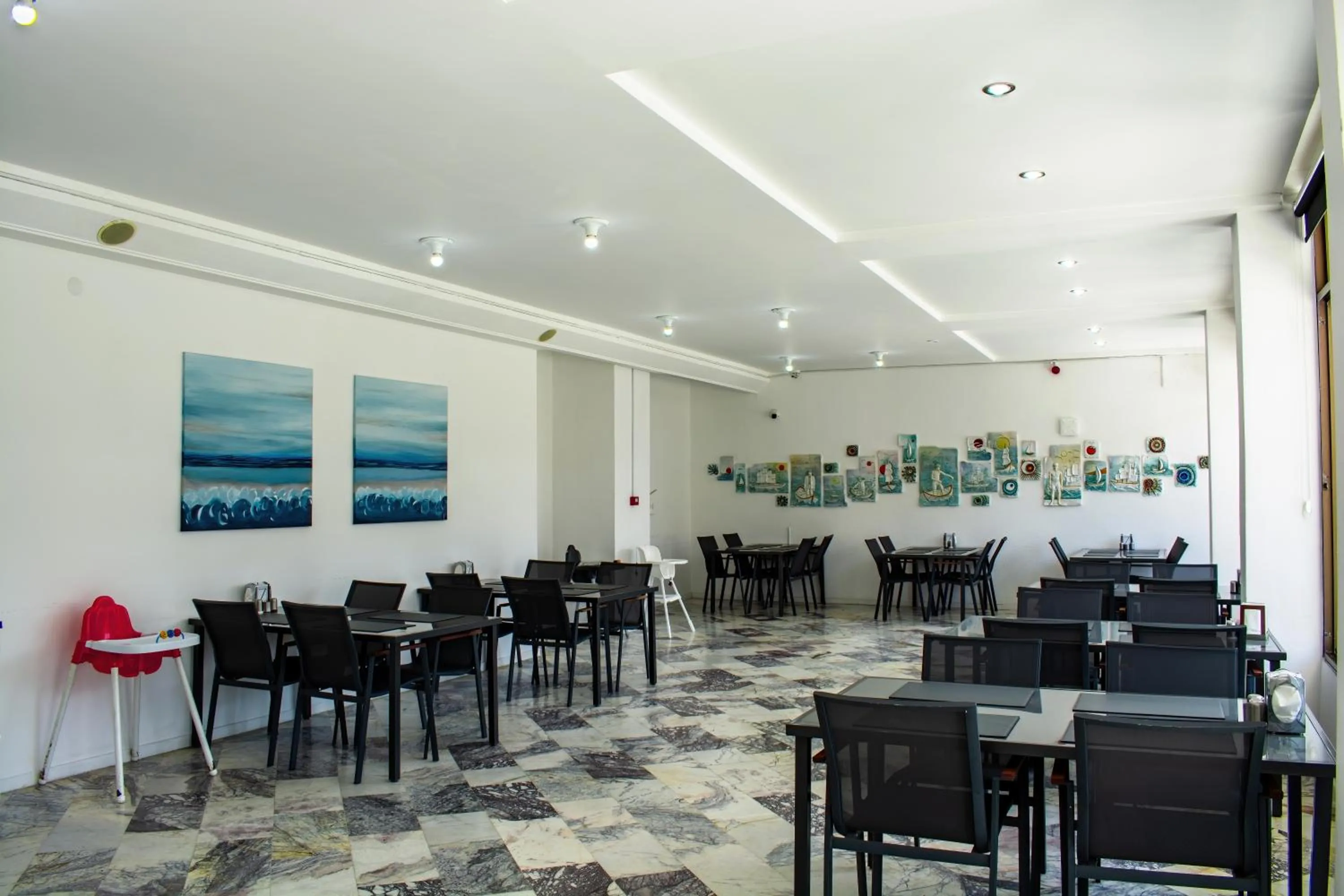 Restaurant/places to eat in Z OTEL