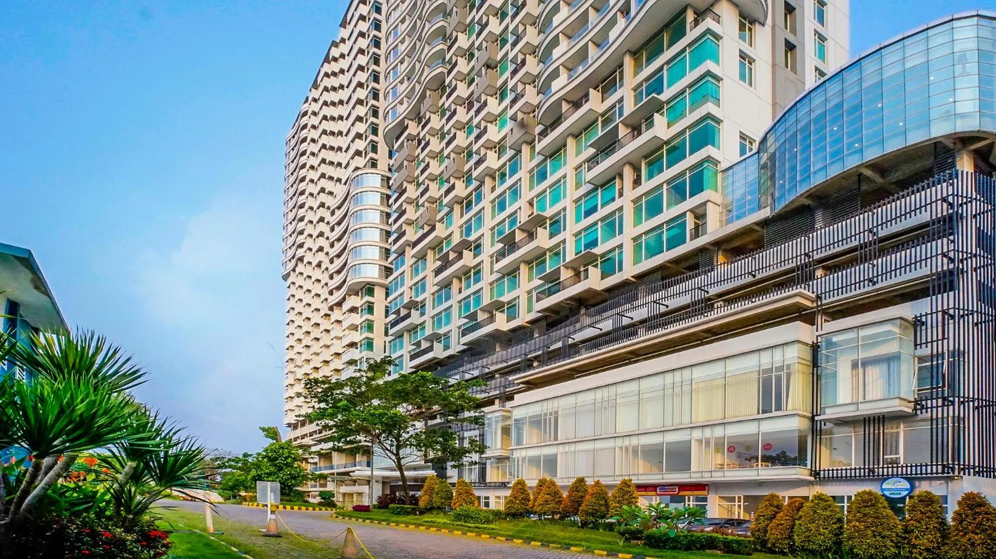 Property building in Ventura Room at TreePark City