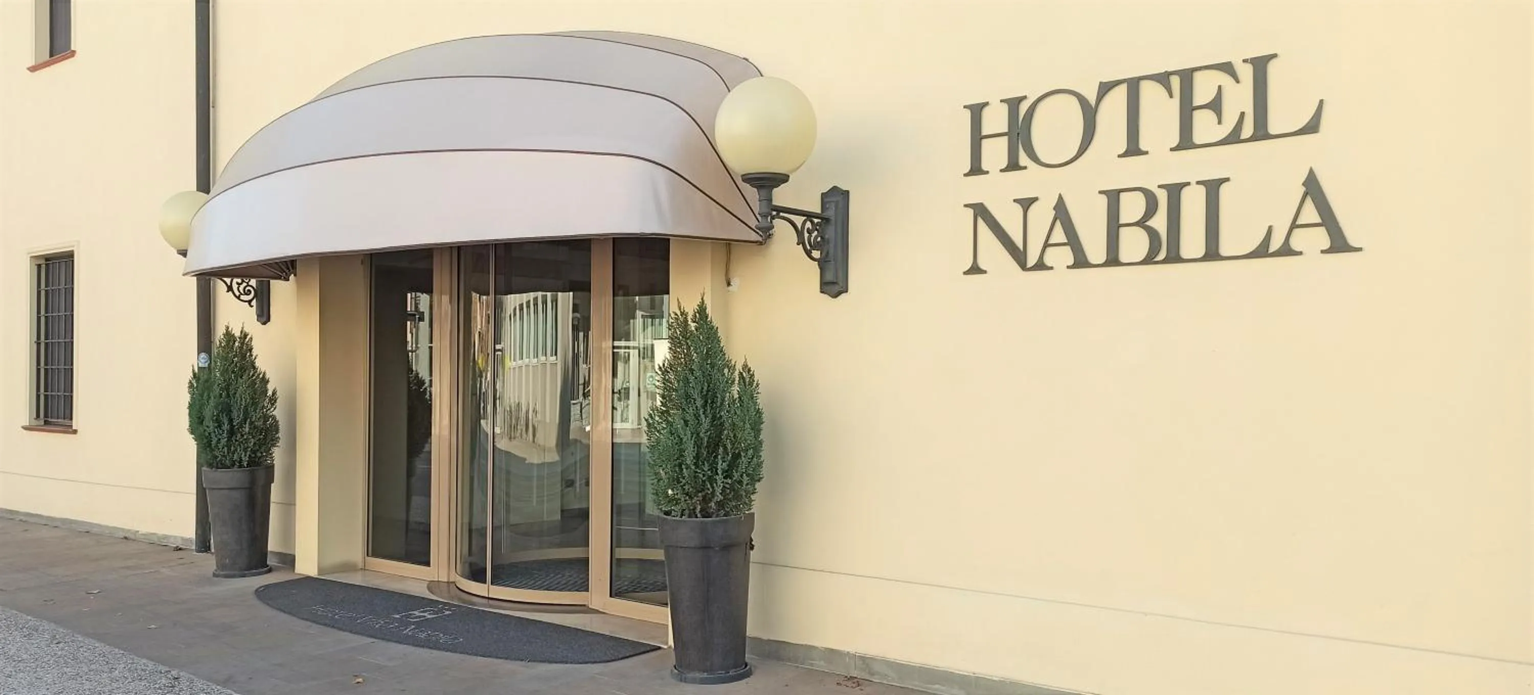 Property building in Hotel Villa Nabila