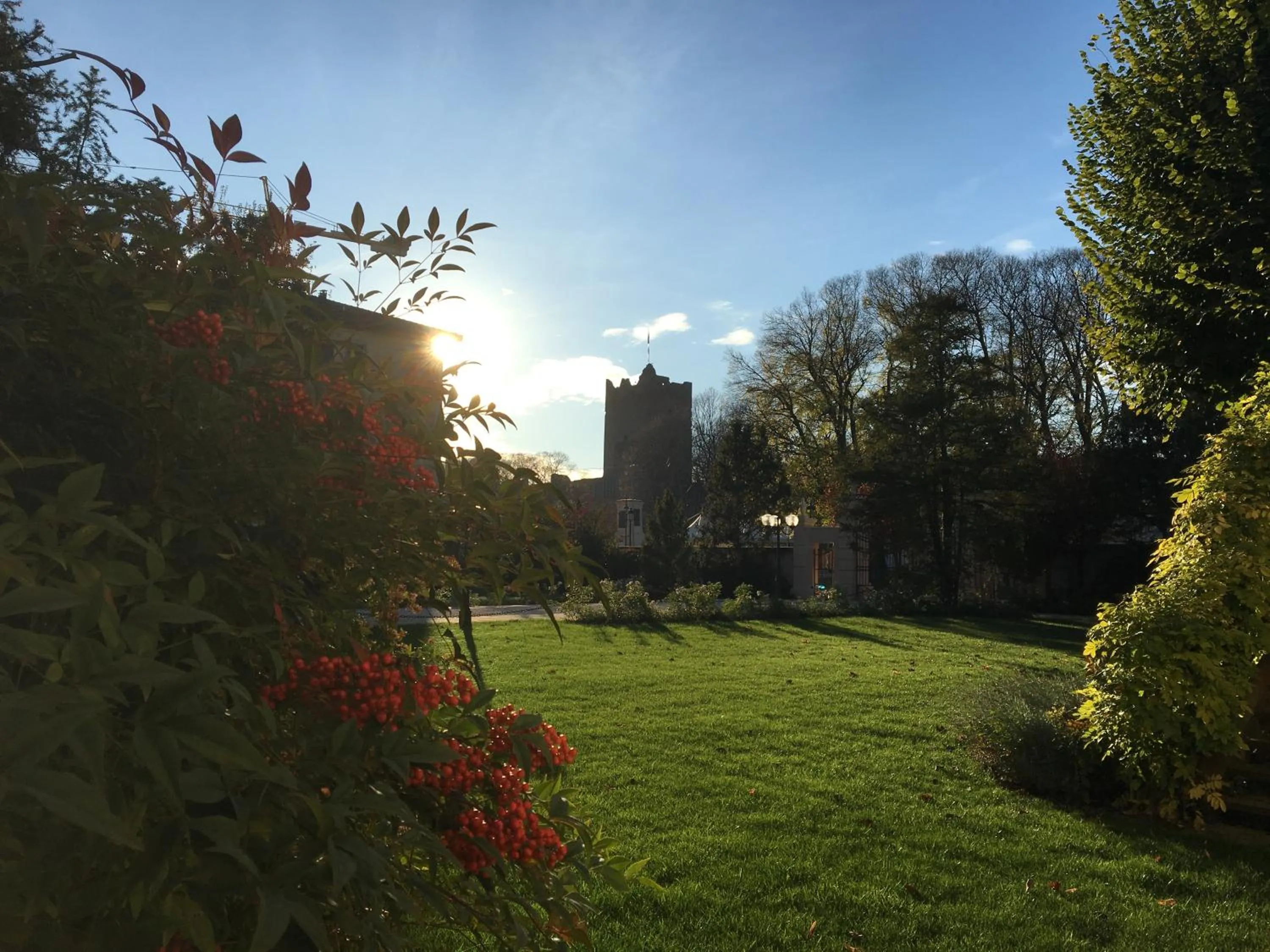 Property building in Hotel Villa Nabila