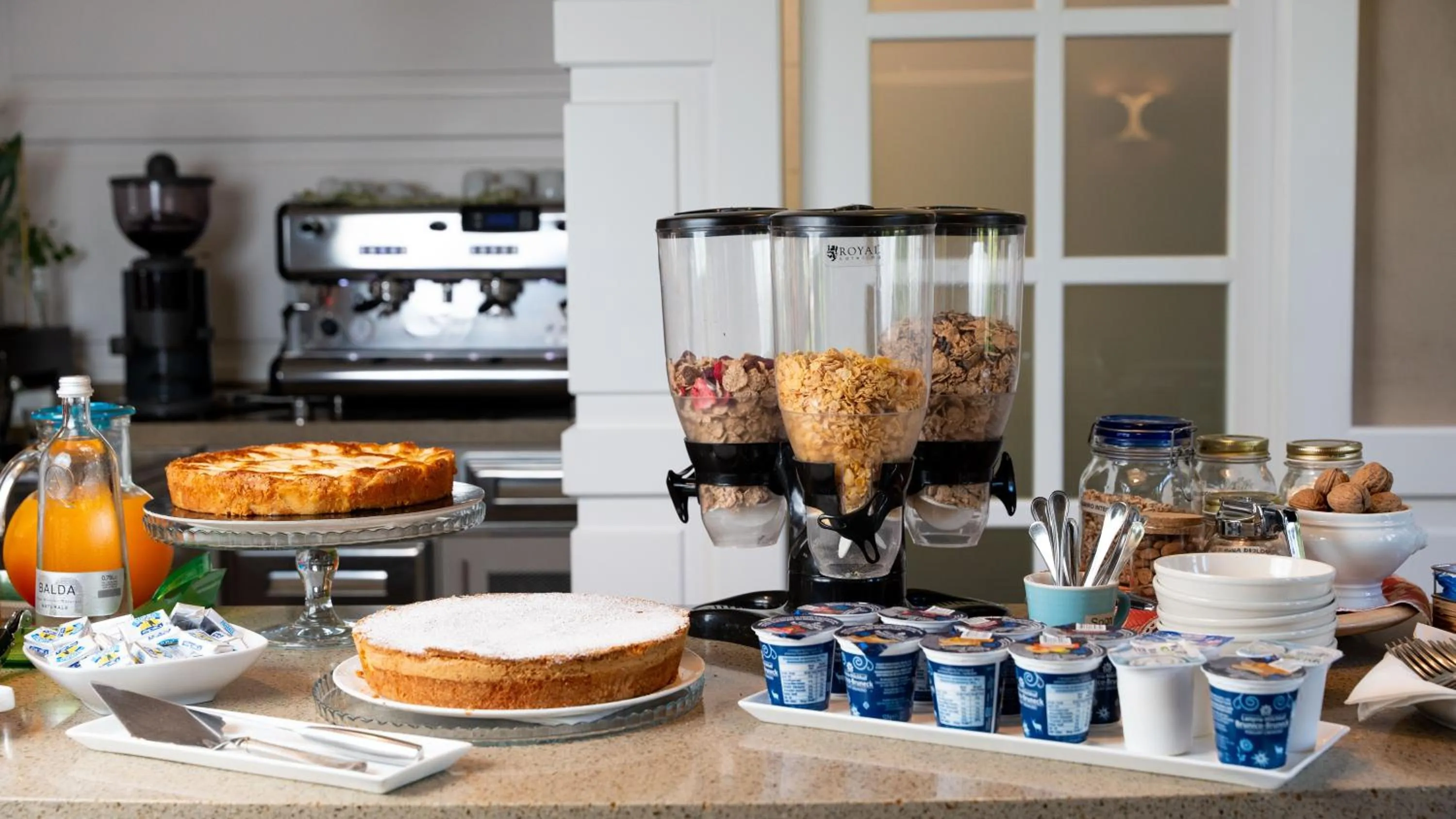 Breakfast in Hotel Villa Nabila