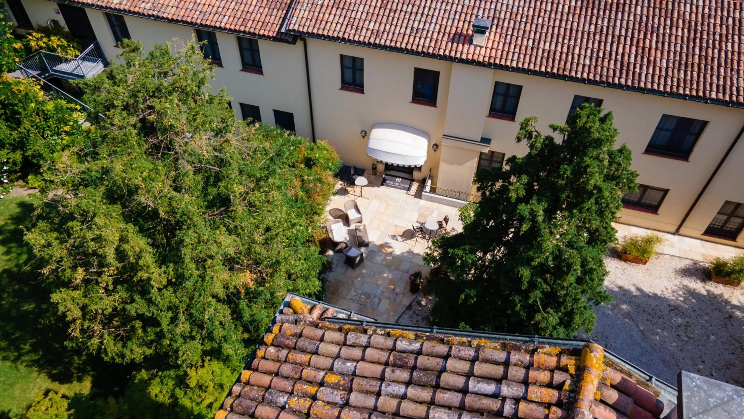 Property building in Hotel Villa Nabila