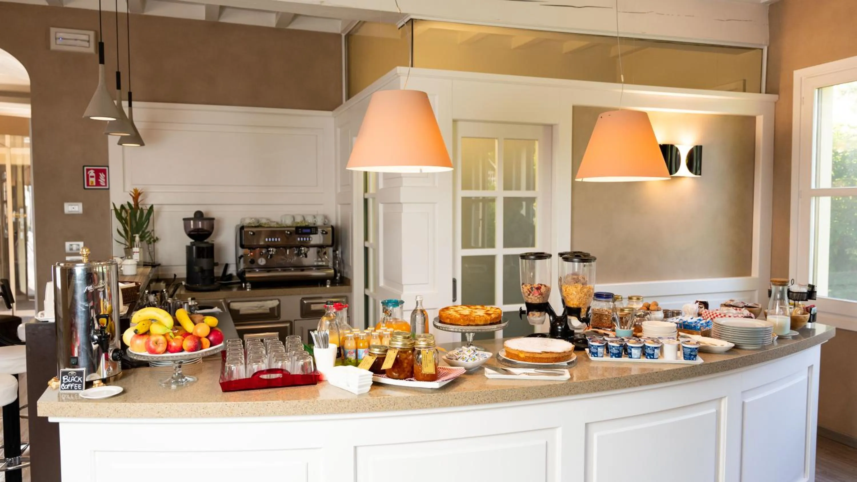 Breakfast in Hotel Villa Nabila