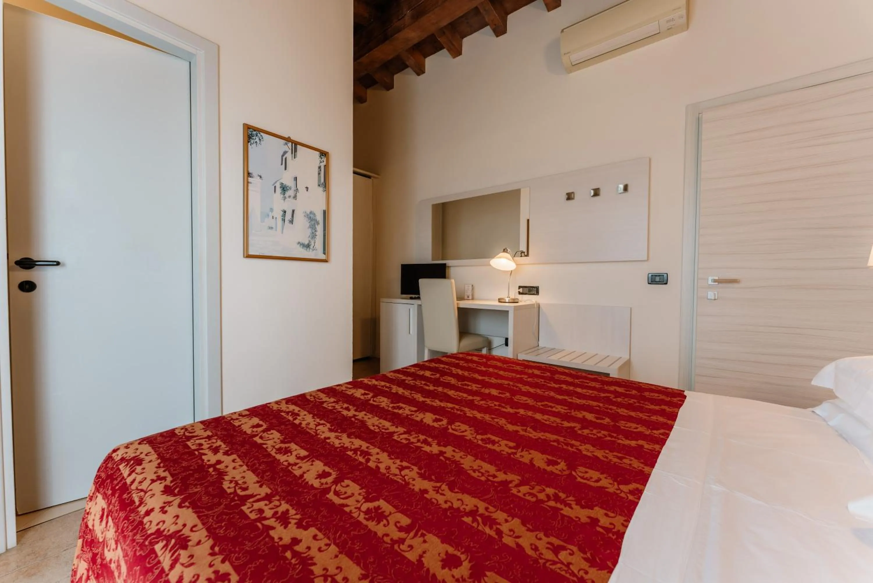 Bed in Hotel Eden Salò