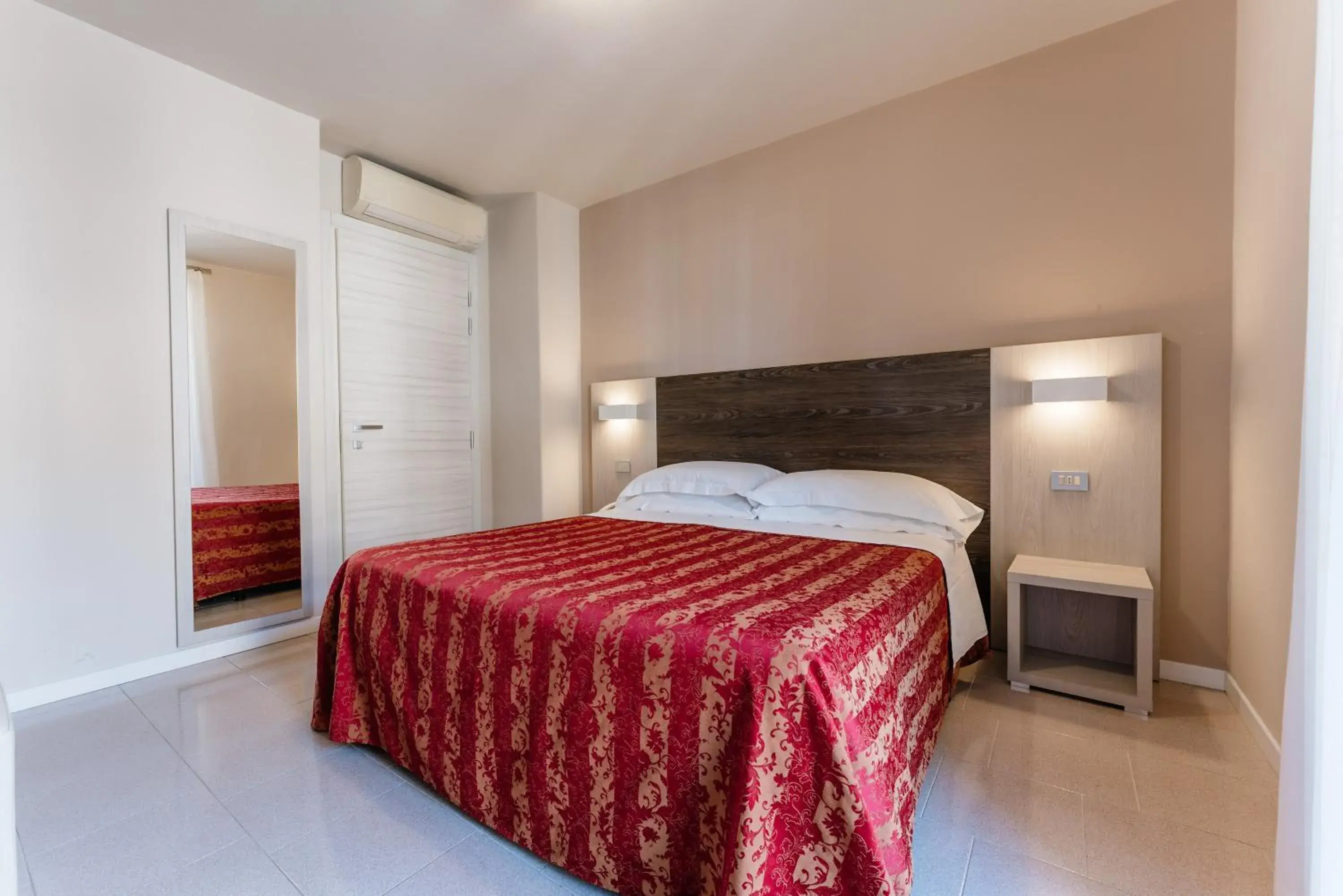 Standard Double Room - single occupancy in Hotel Eden Salò Standard Double Room - single occupancy in Hotel Eden Salò