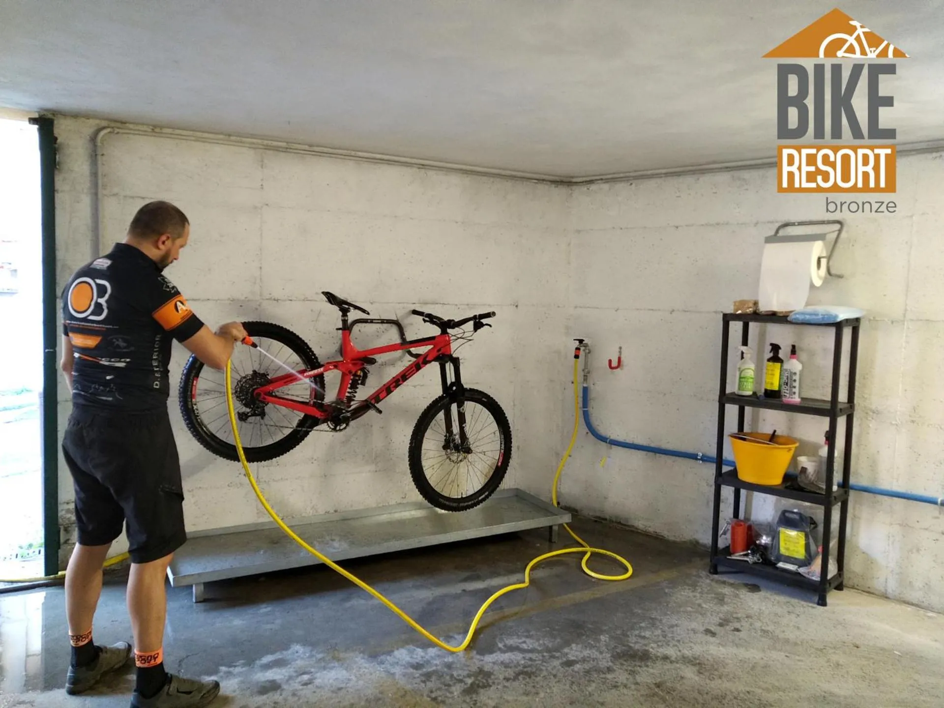 Cycling in Hotel Eden Salò