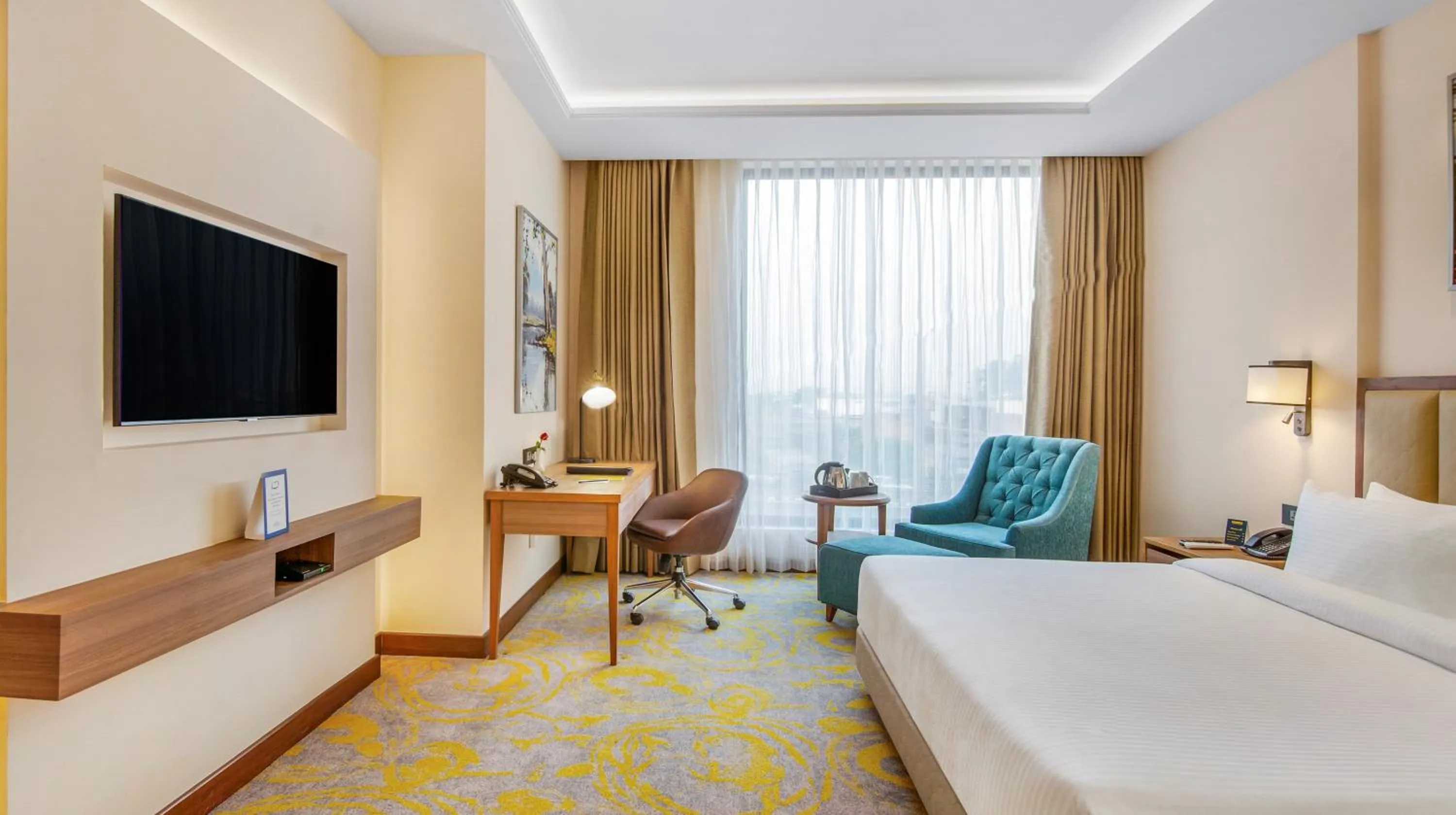 Bedroom, Bed in Golden Tulip Jalandhar