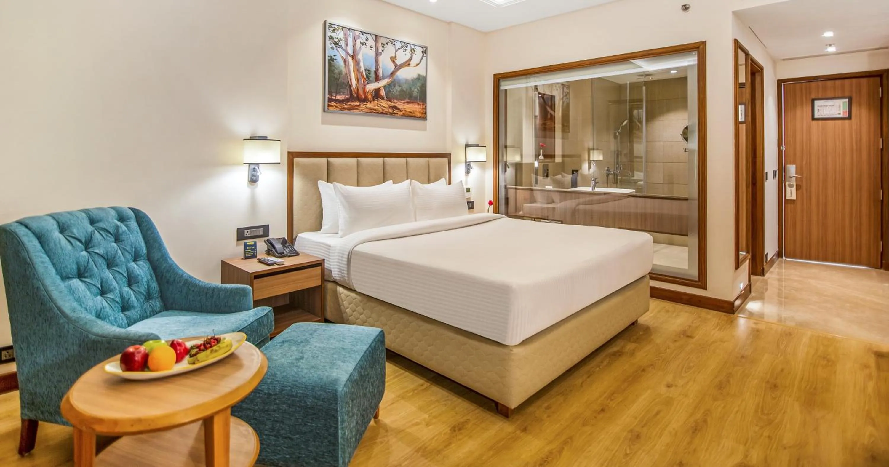 Bedroom, Bed in Golden Tulip Jalandhar
