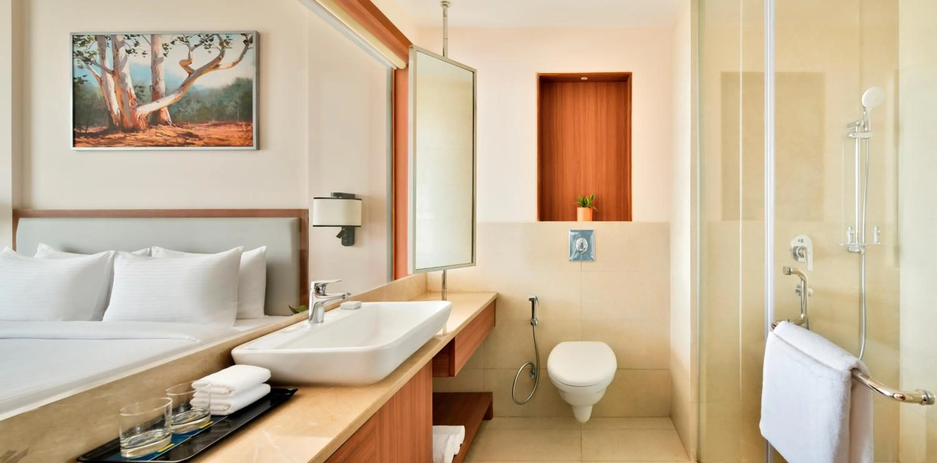 Bathroom, Bed in Golden Tulip Jalandhar