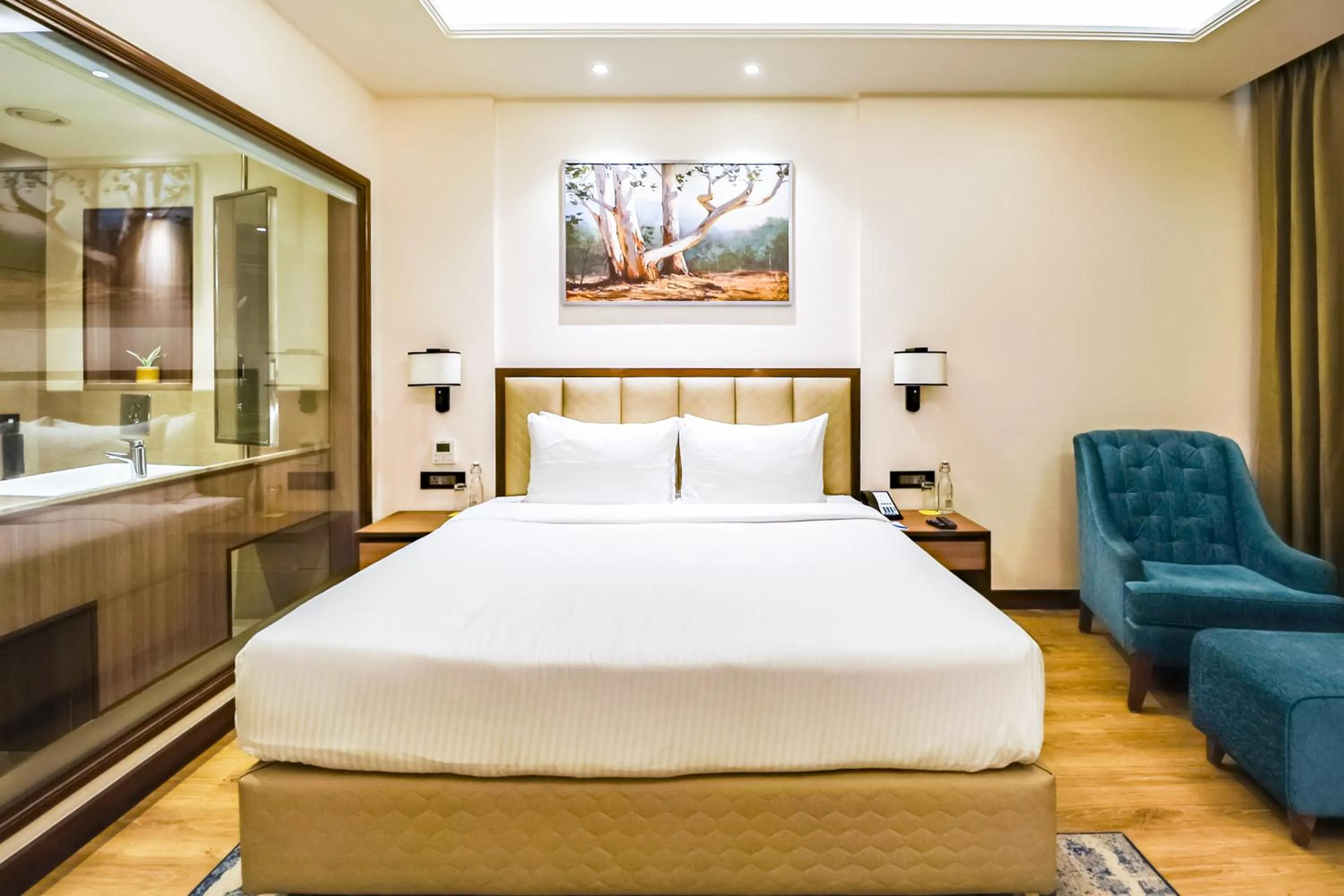 Photo of the whole room, Bed in Golden Tulip Jalandhar