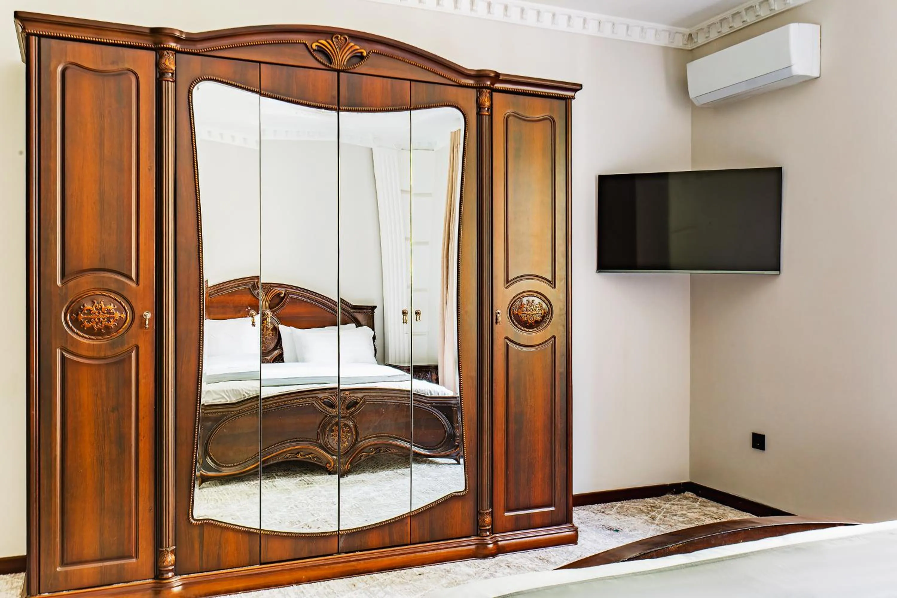 Day, Bed in Grand Nur Hotel