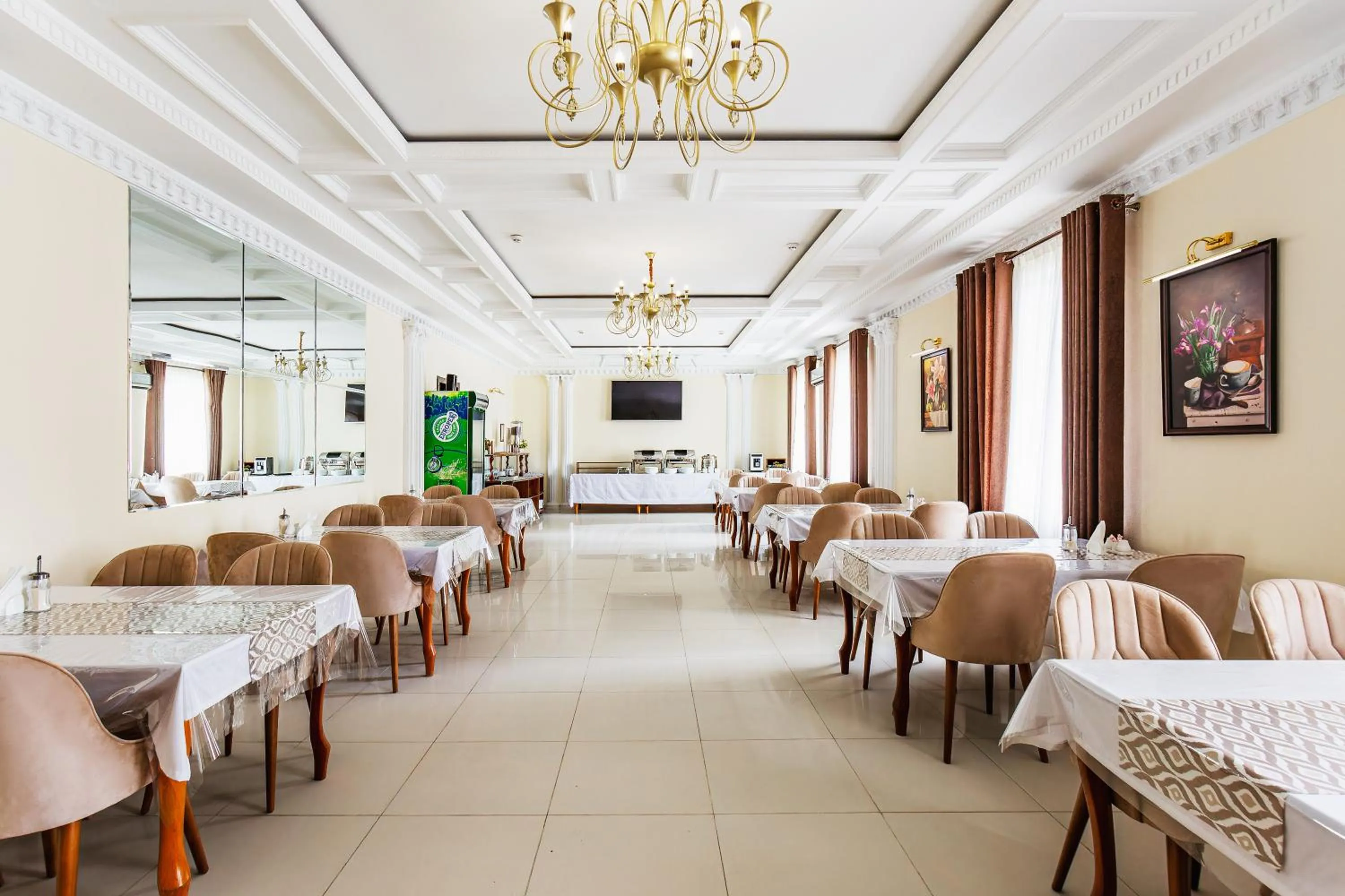 Restaurant/places to eat in Grand Nur Hotel